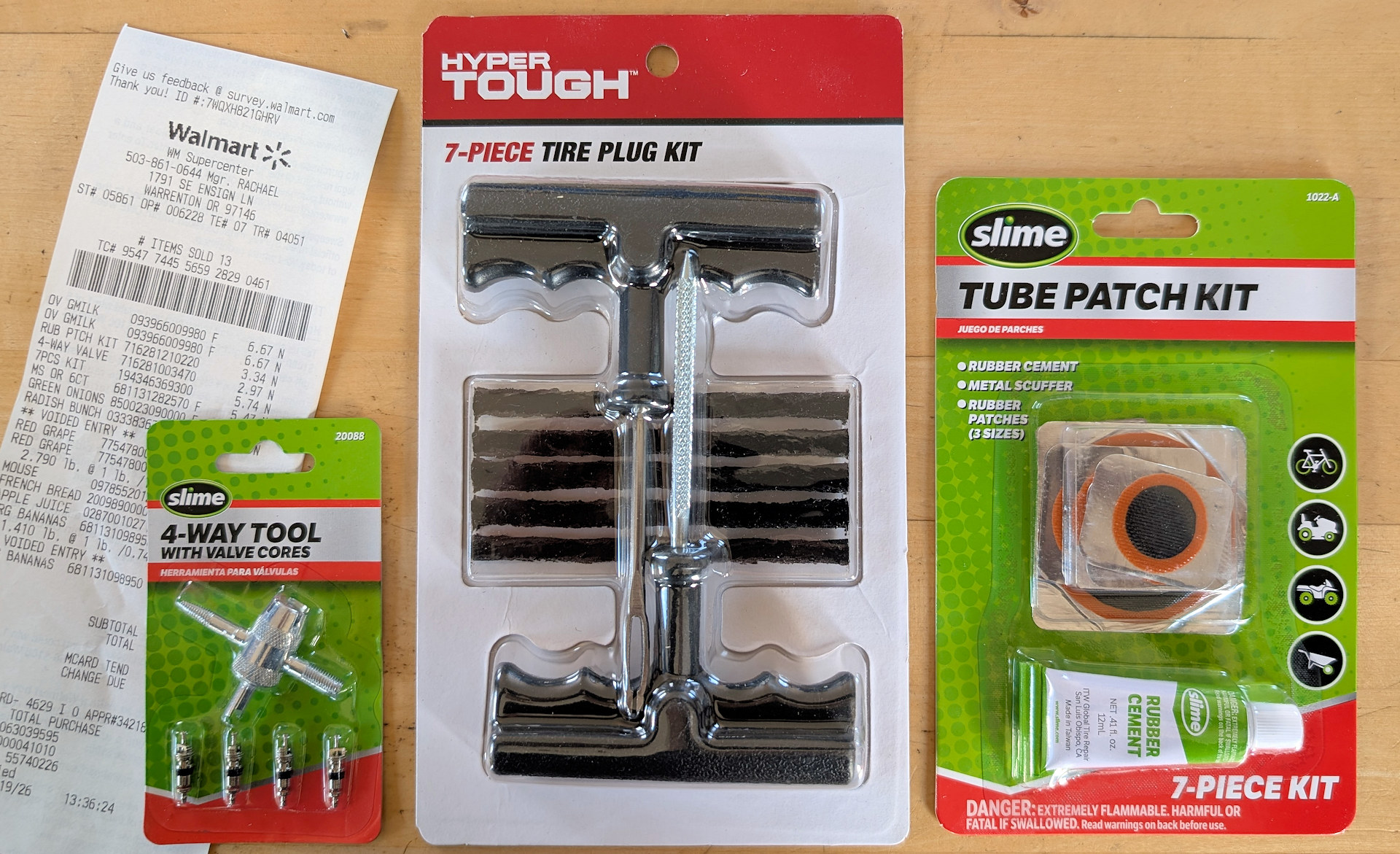 Drei NoName Reifen Reparatur Sets bestehend aus Ventil Werkzeug, vier Ventile, Kit um Durchstiche zu reparieren und Flicken für Schläuche 