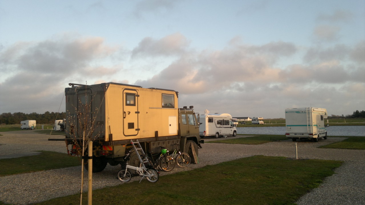 DAF T244 auf einem Campingplatz 