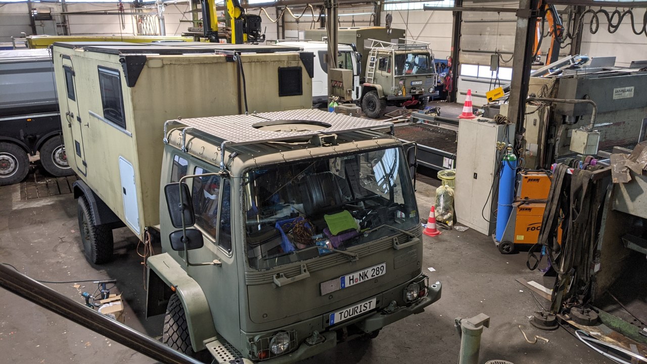 DAF T244 Umbau in der Halle von Fischer Fahrzeugbau Kirchheimbolanden