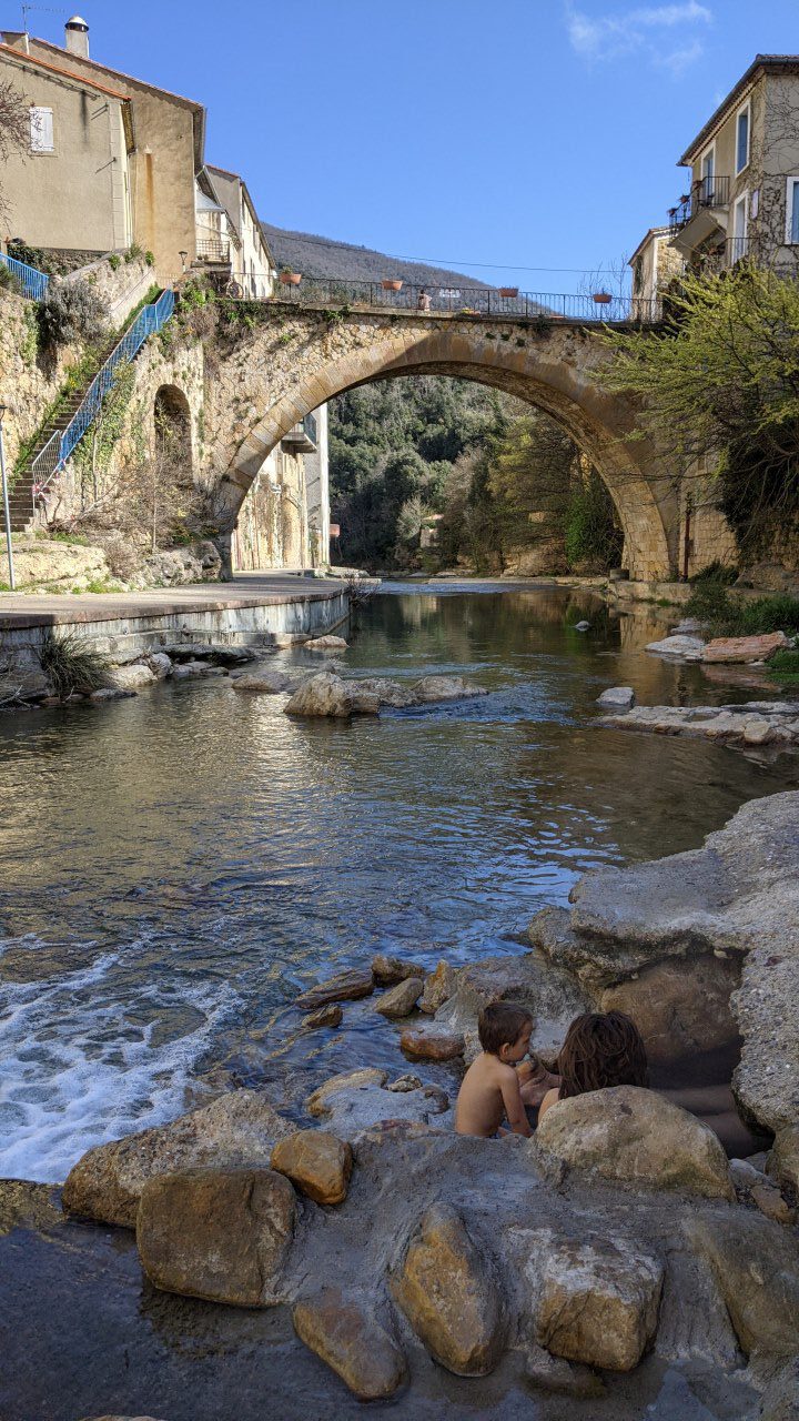 Heisse Quelle Rennes-les-Bains, Source Madelaine in der Nähe der grossen Brücke