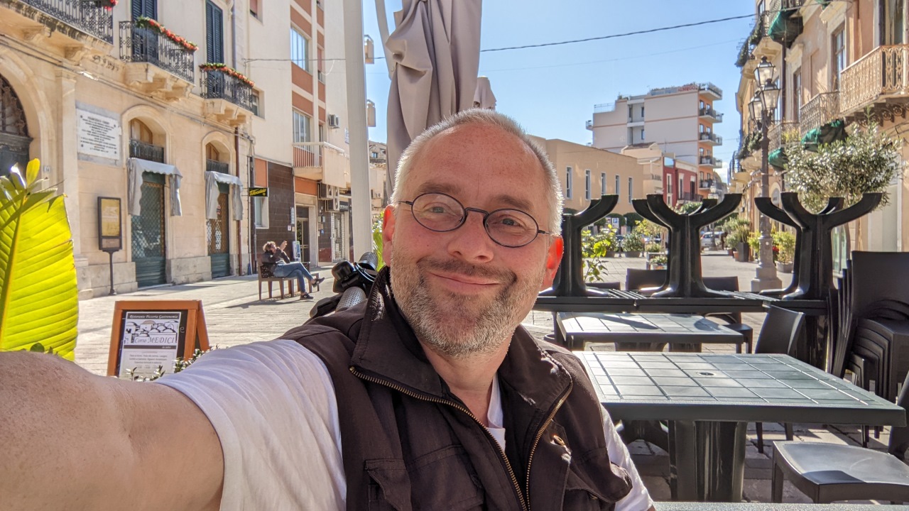 Selfie vom zufrieden aussehenden Blogger Chris in Milazzo 