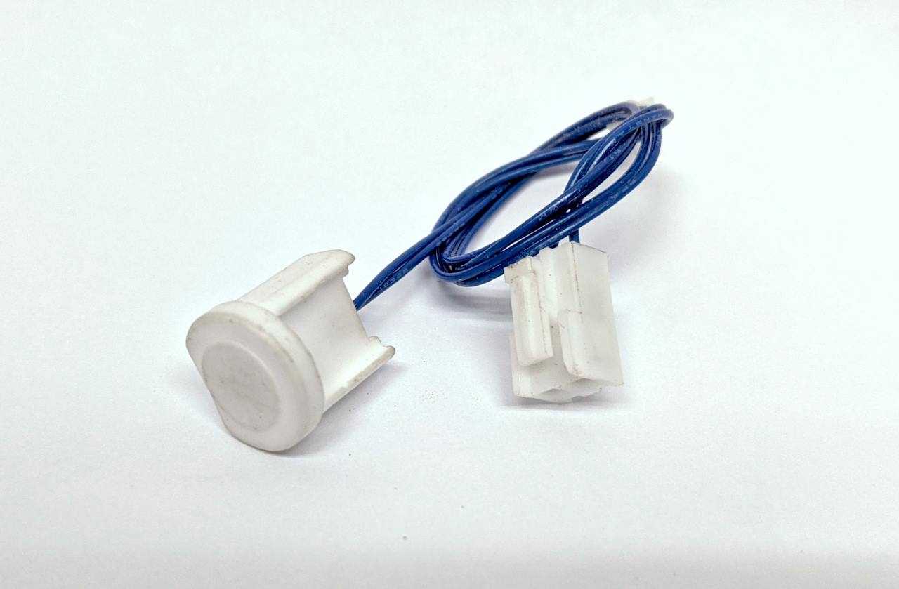 temperatur sensor der chinaheizung mit blauem Stromkabel