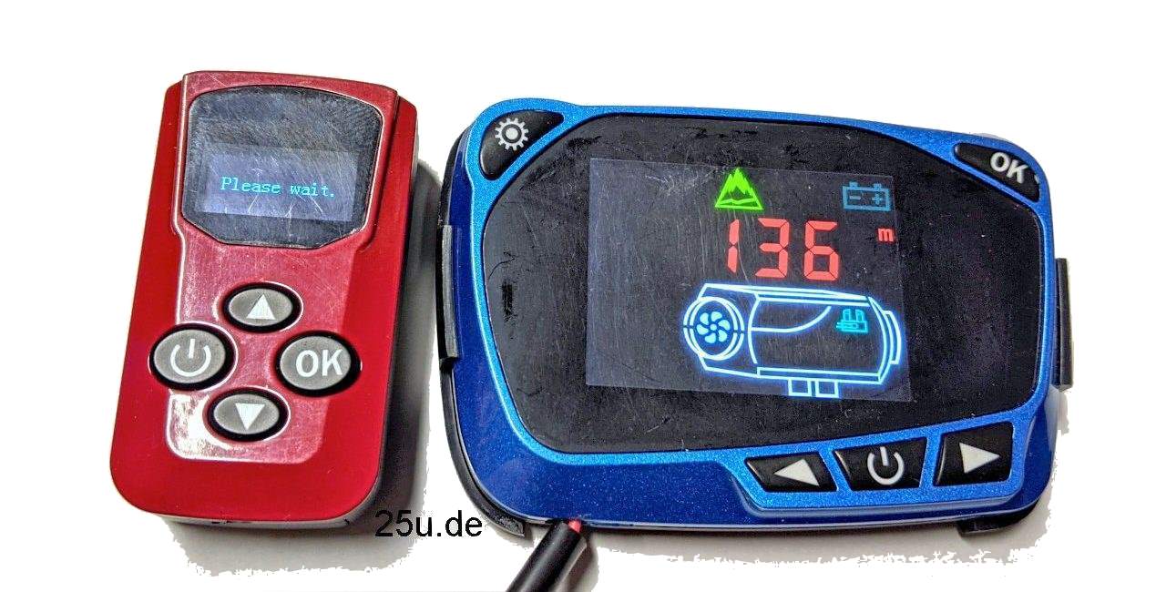 Blaues Bedienteil der China Dieselheizung mit roter Fernbedienung. Das LCD Display zeigt die Höhe 136m an. 