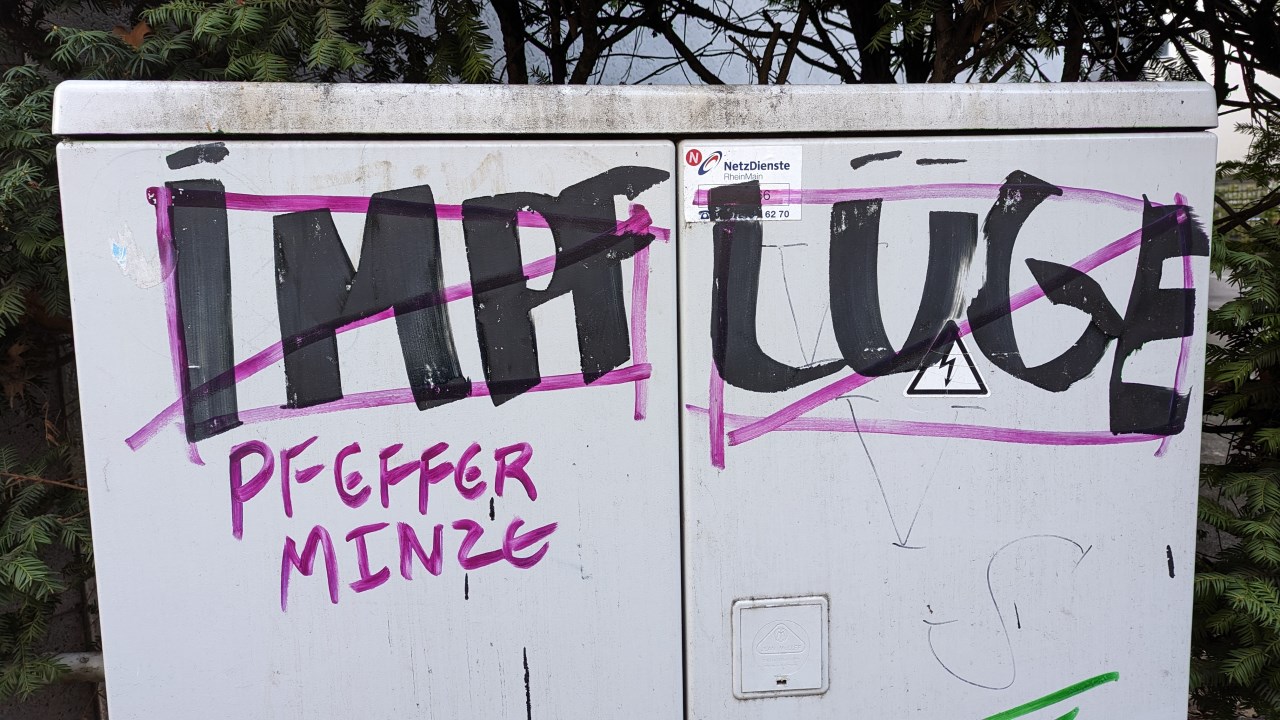Stromverteiler mit dem Graffiti Impflüge und Pfefferminze 