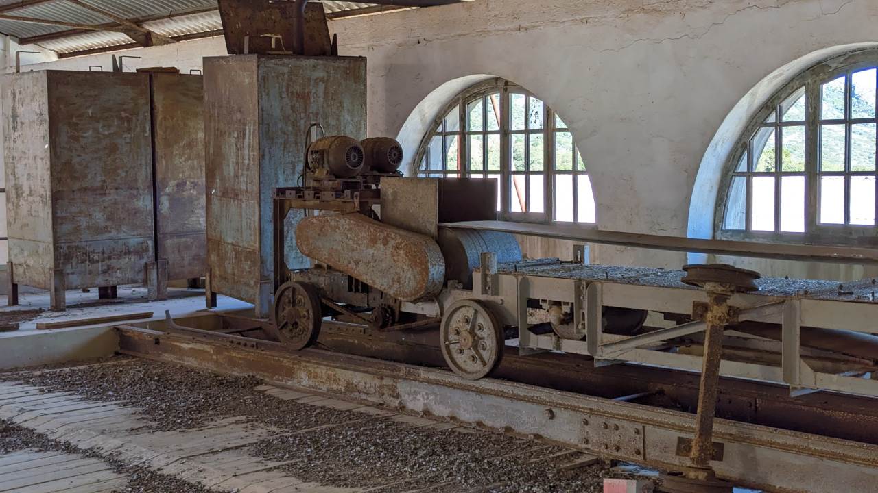 Lokomotiven Konstruktion in einer Werkhalle