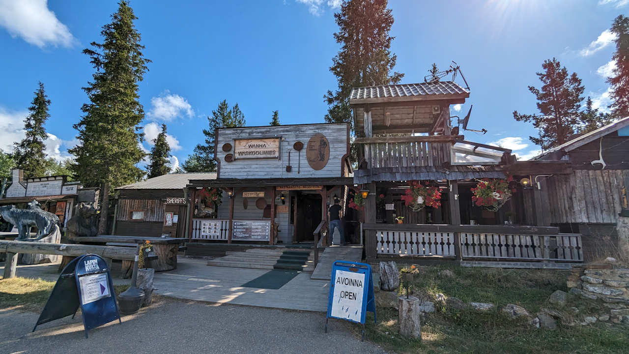 Restaurant Wanho Waskoolimies in Tankavaara von aussen fotografiert