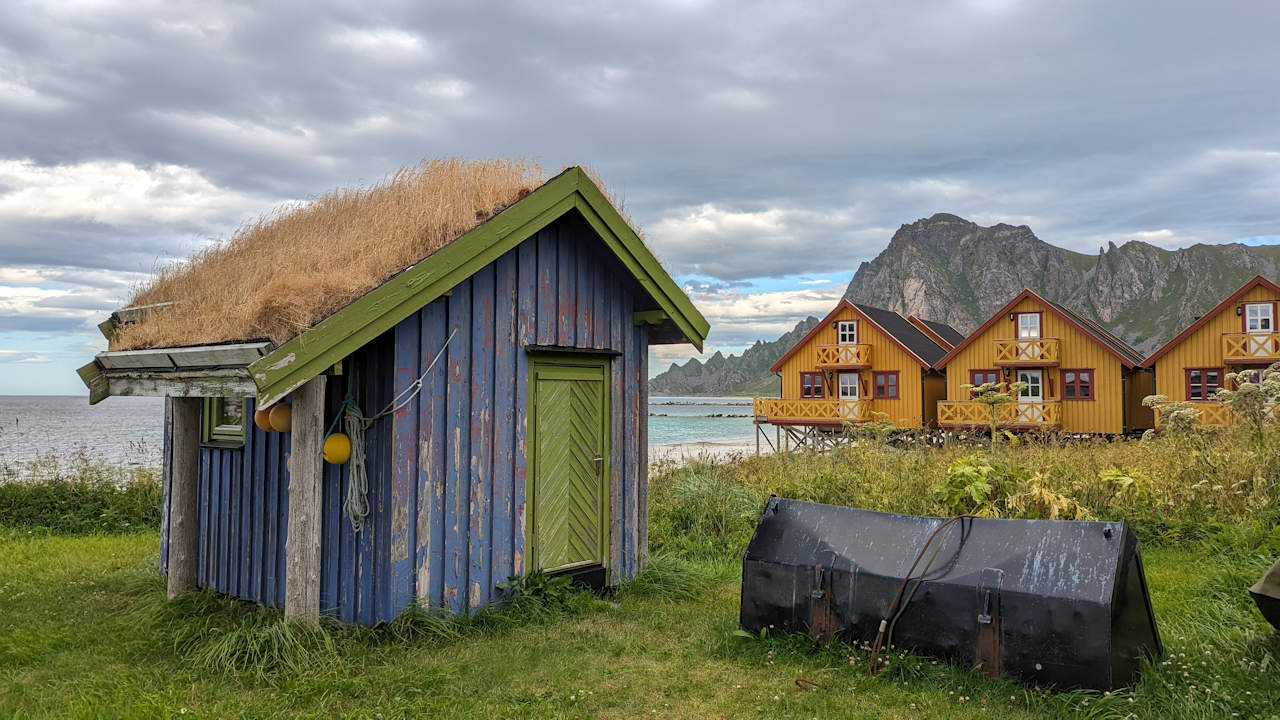 Bunte Strandhütte in Bleik, Andoya Norwegen