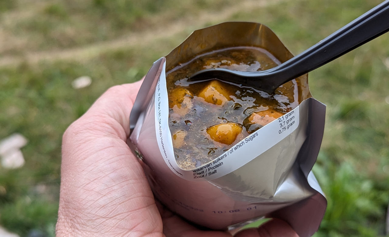 Portion Spinat mit Fleischbällchen aus einem niederländischen EPA