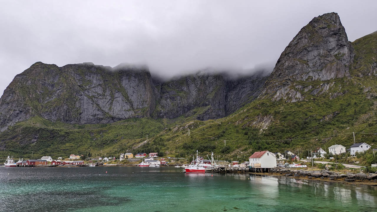 Blick auf den Ort Reine Lofoten Norwegen