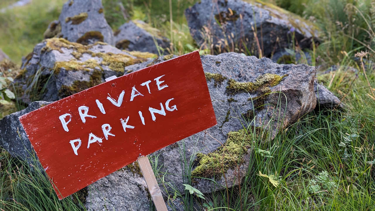 private parking schild auf den Lofoten