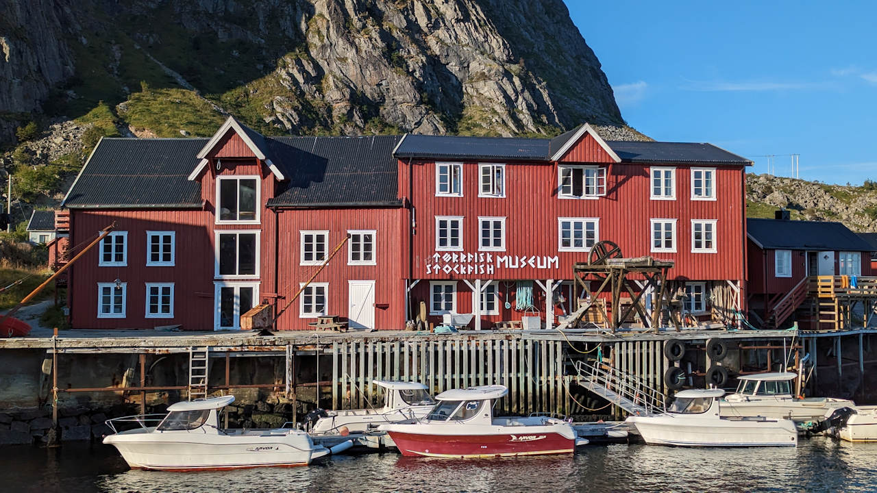 Aussenansicht vom Torrfisk Museum in A Lofoten