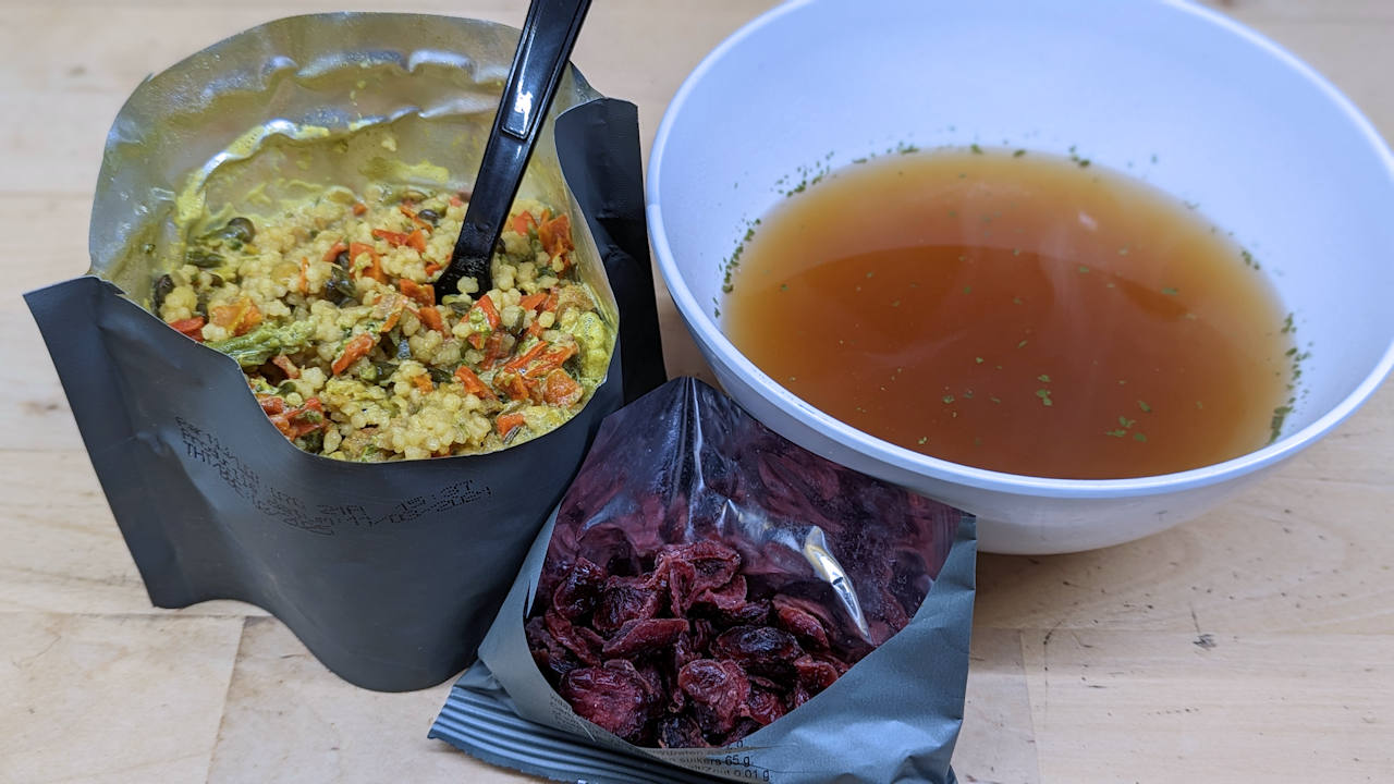 Eine Portion Couscous, Rinderbrühe und Cranberries aus einem niederländischen EPA