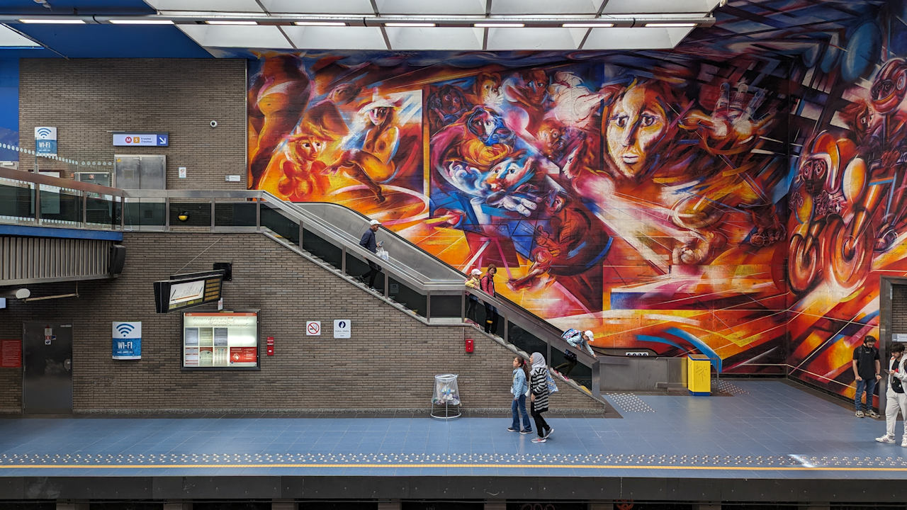 Bild des Künstlers Roger Somville in der  Metro Station Hankar Brüssel