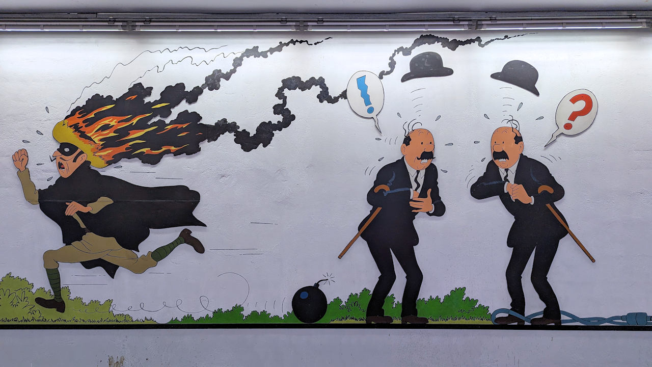 Herge Comic in der Metro Station Stockel in Brüssel mit den Detektiven Schulze und Schultze (französisch: Dupont et Dupond) 