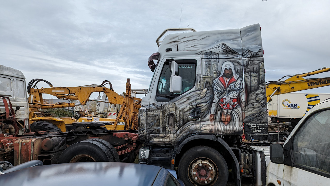 LKW mit einer Crusader Kreuzritter Bemalung Design