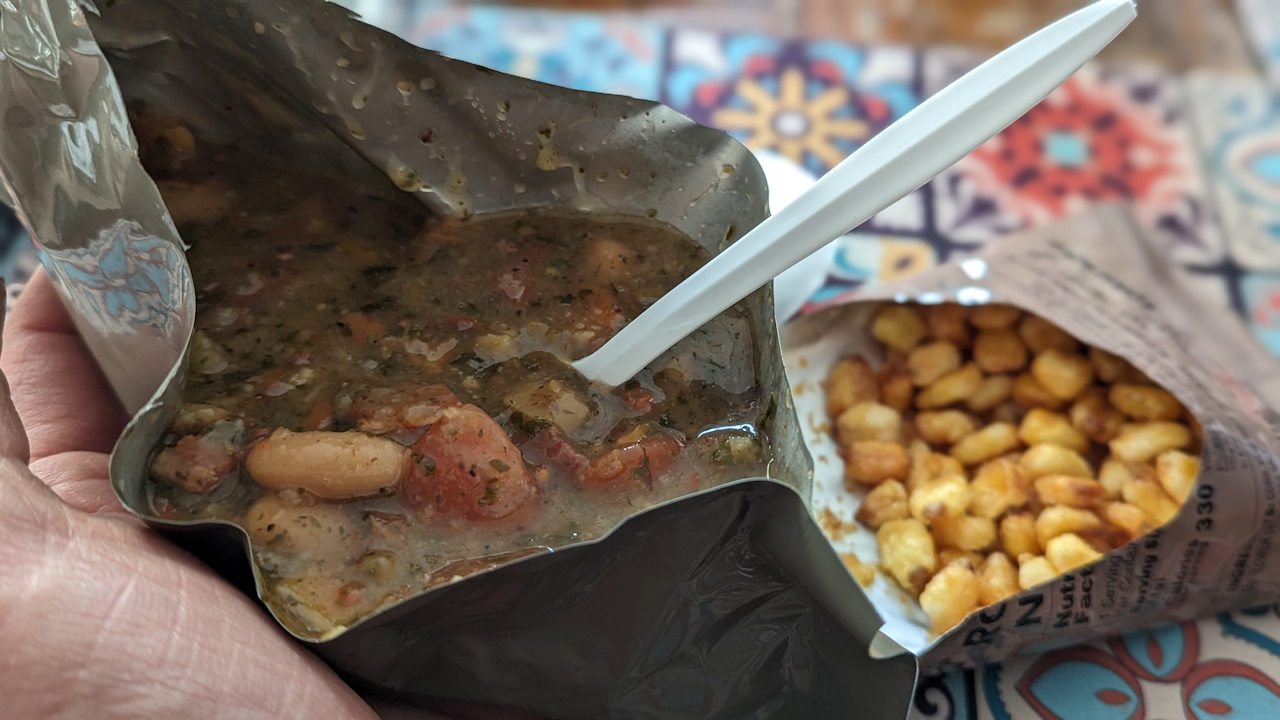 Koschere MRE US Army Rindfleisch mit weissen Bohnen und Kräutern der Toskana