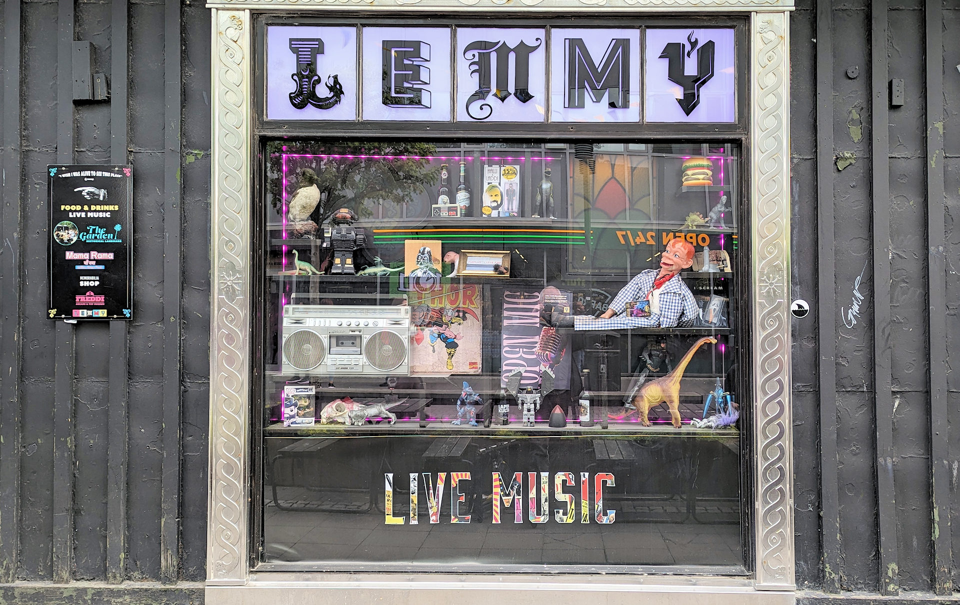 Schaufenster der Kneipe LEMMY in Reykjavik Island 