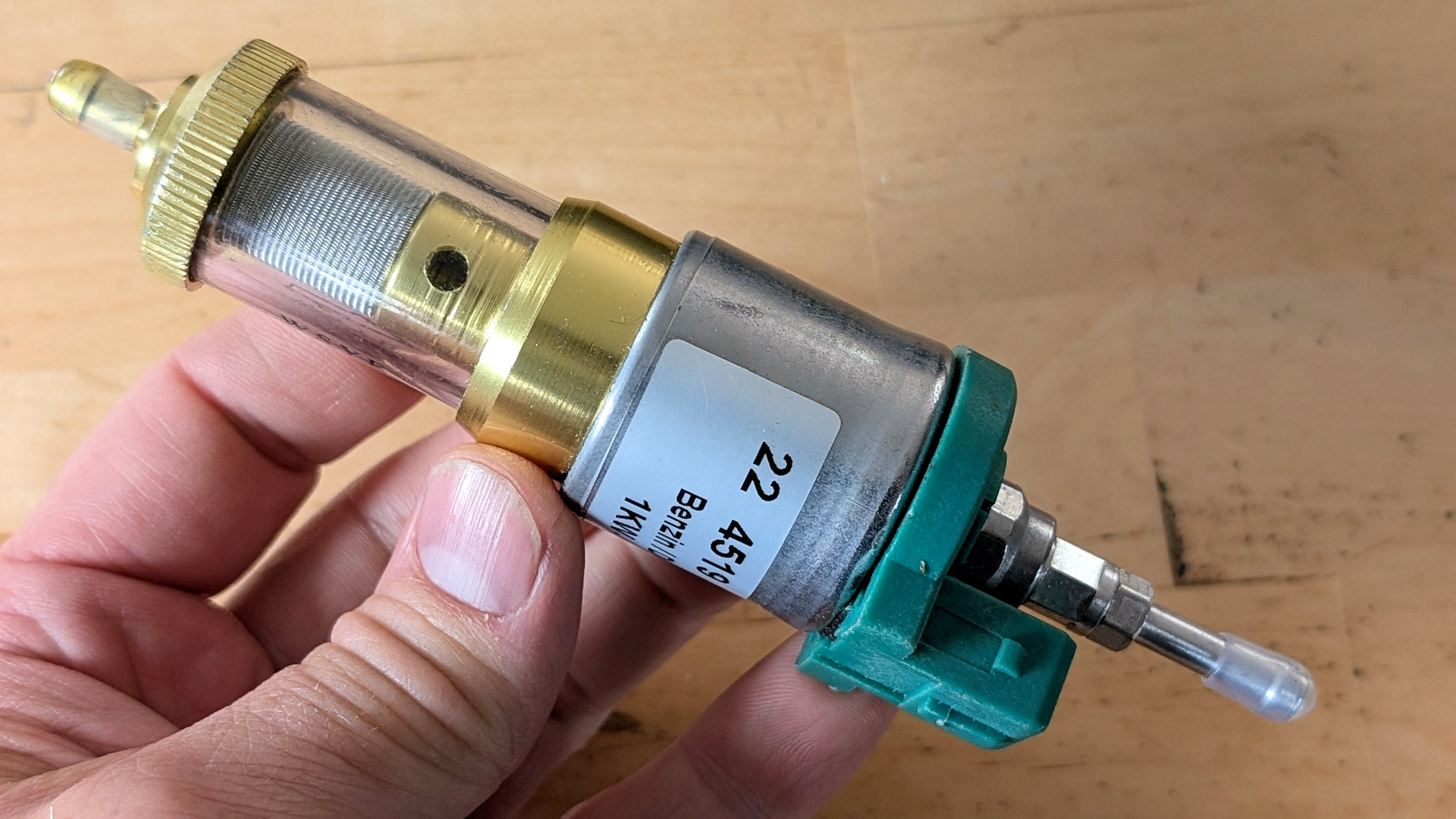 Vergoldete China Diesel Pumpe Typ 22 für Dieselheizungen mit Glas und integriertem Filter.