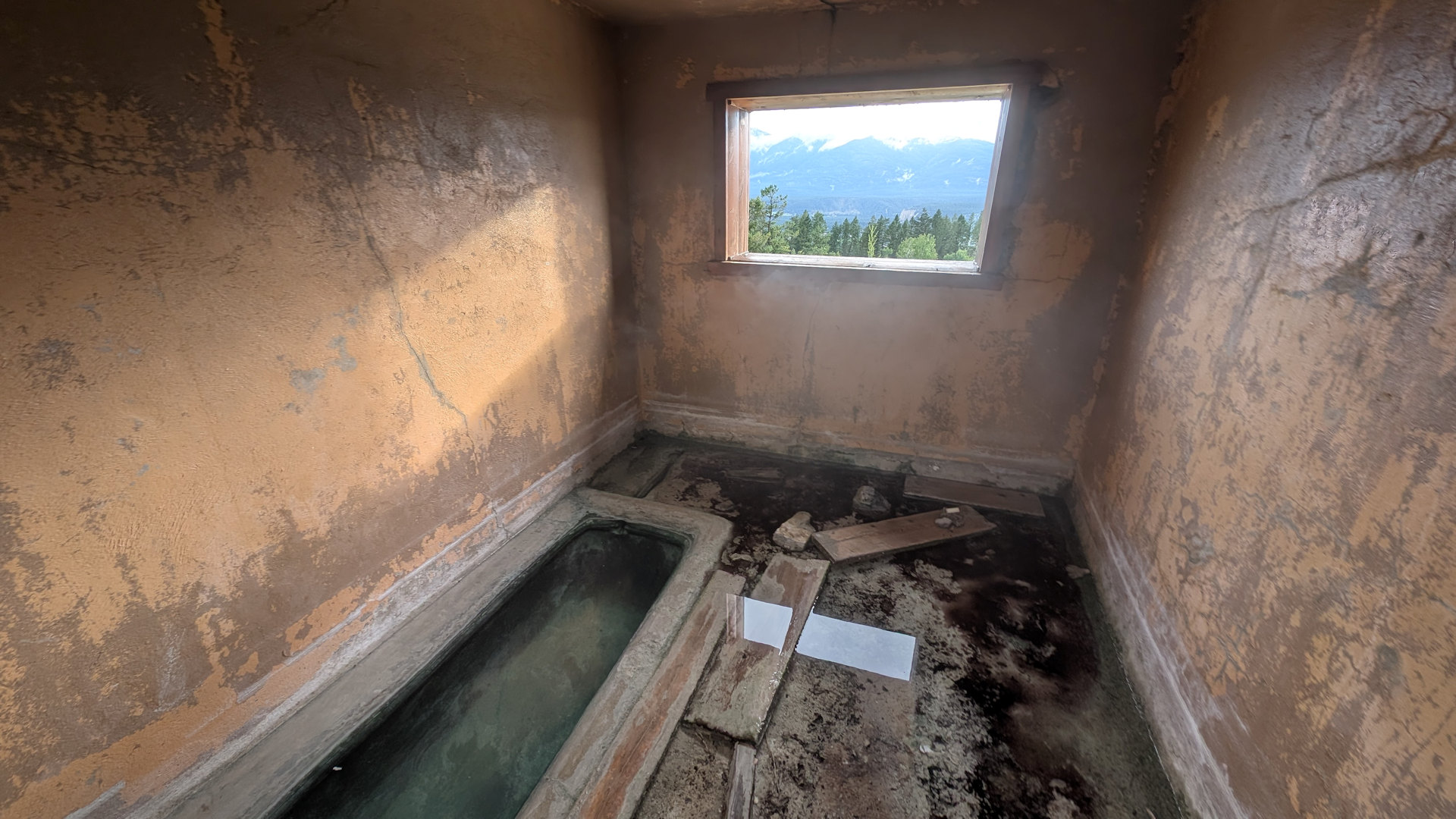 Innenansicht vom alten Fairmont Hot Springs Badehaus 