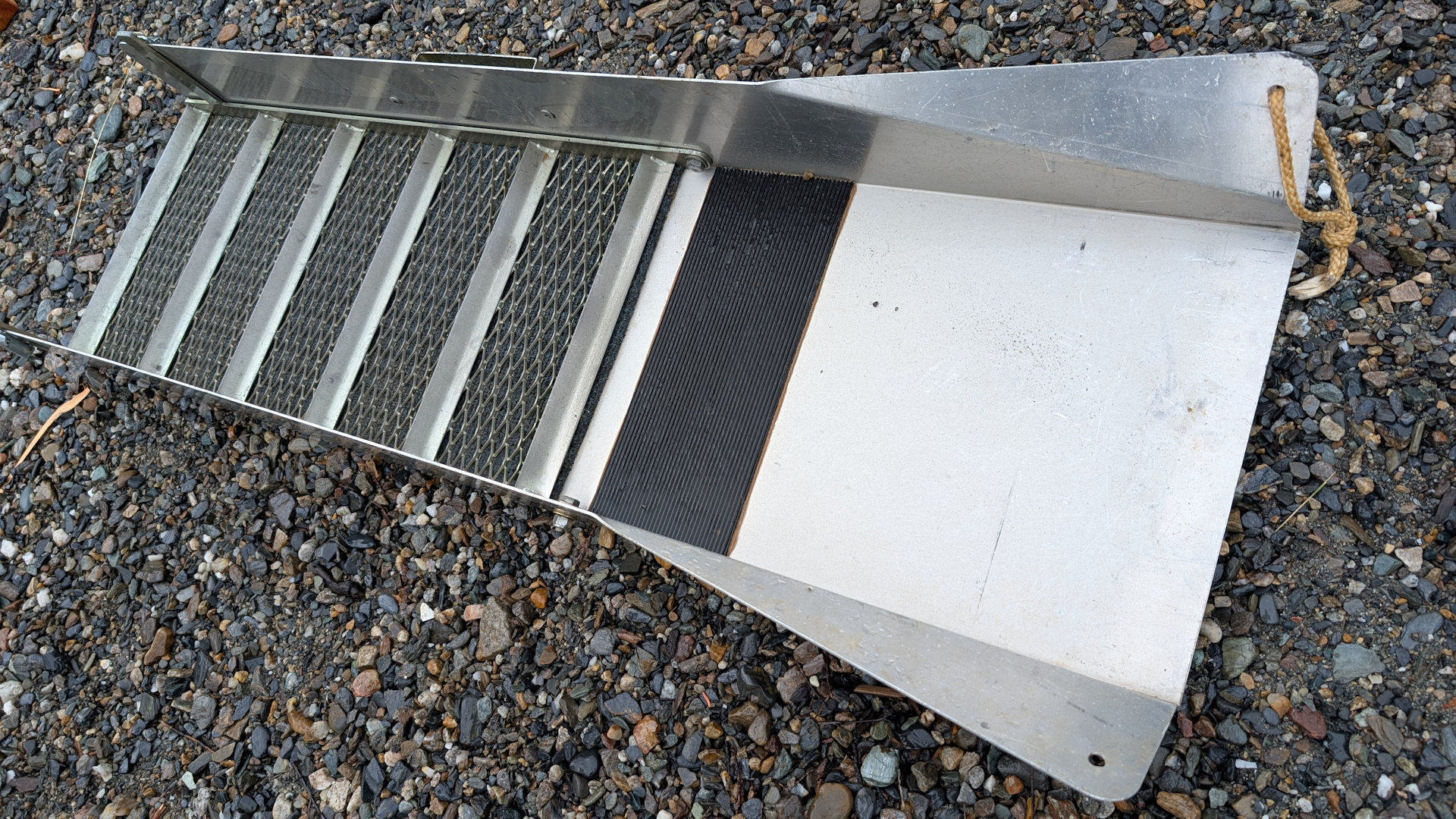 Foto einer modernen Goldwaschrinne