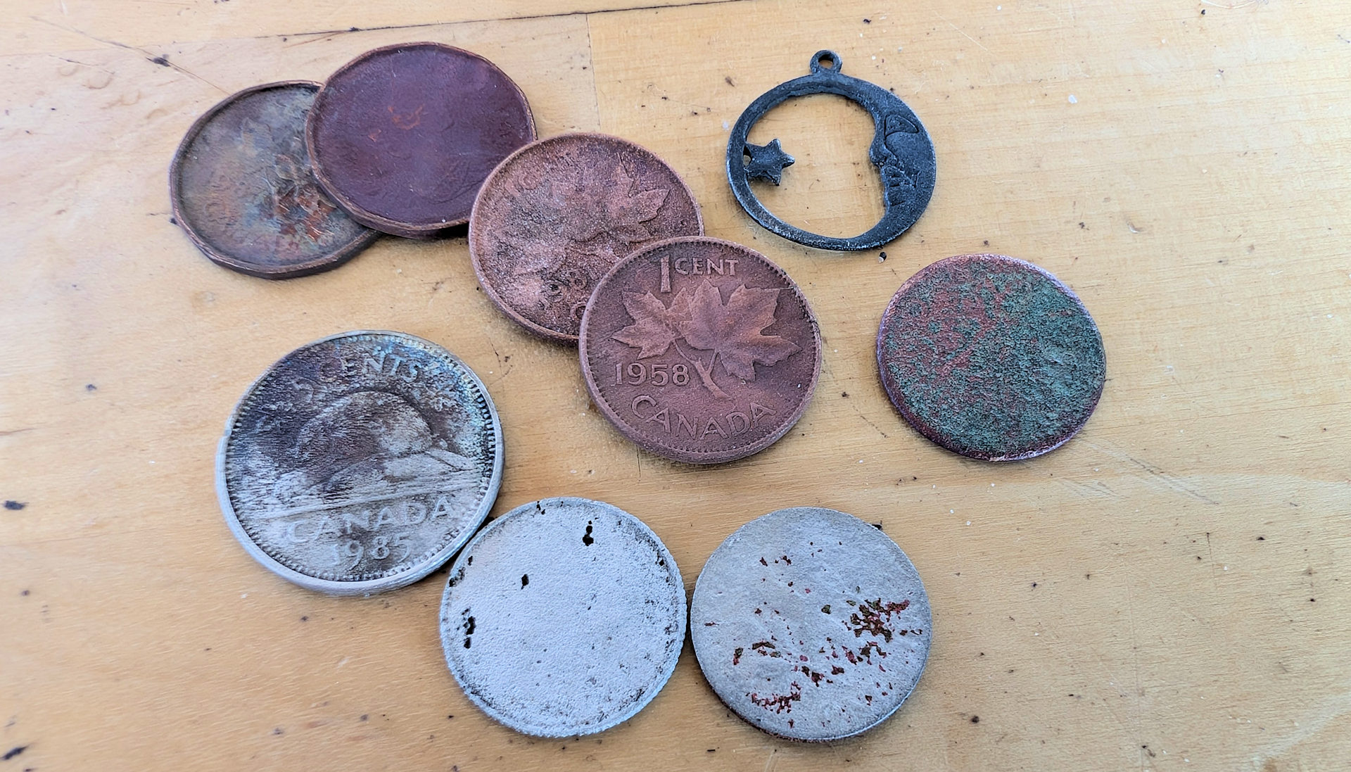 Gefundene Münzen am Strand von Mount Steward