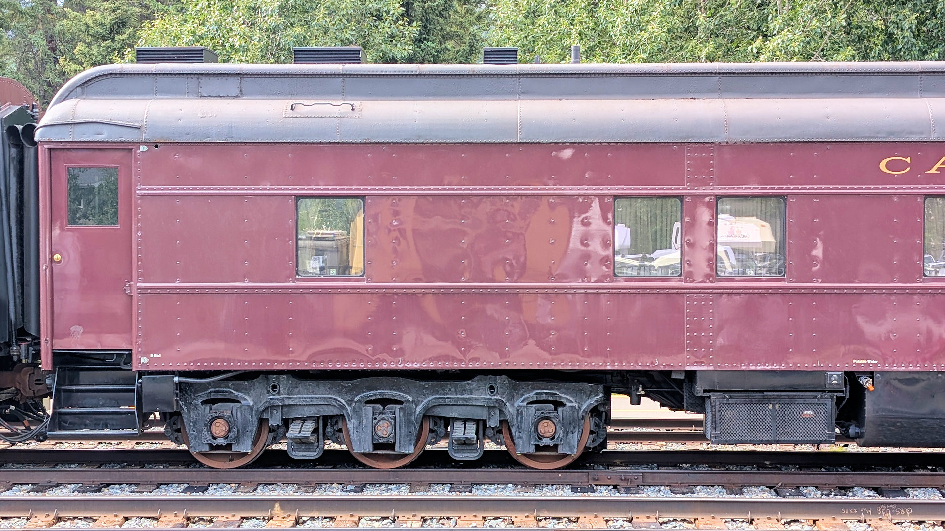 Rote Fahrgast Anhänger vom Canadian Pacific Zug in Kanada 