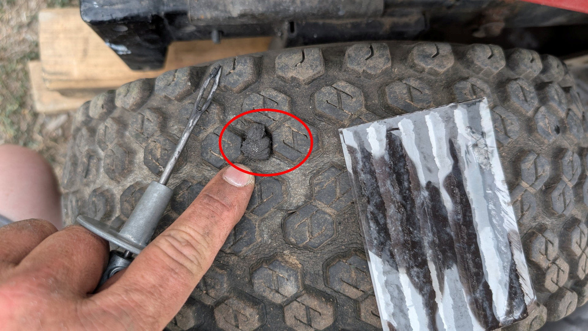 Reparatur von einem Reifens mit Reparaturkordeln 