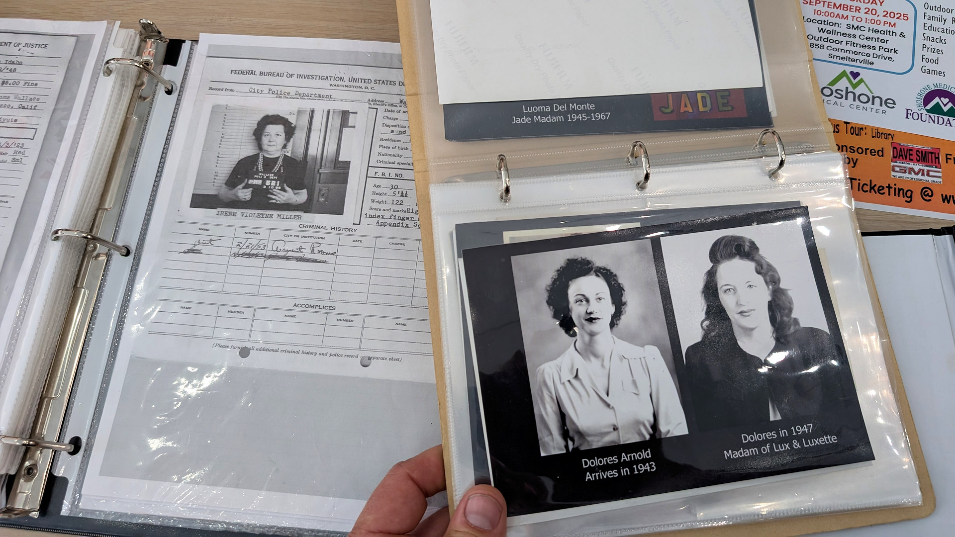 Polizei Akten mit drei Schwarz Weiss Fotos 