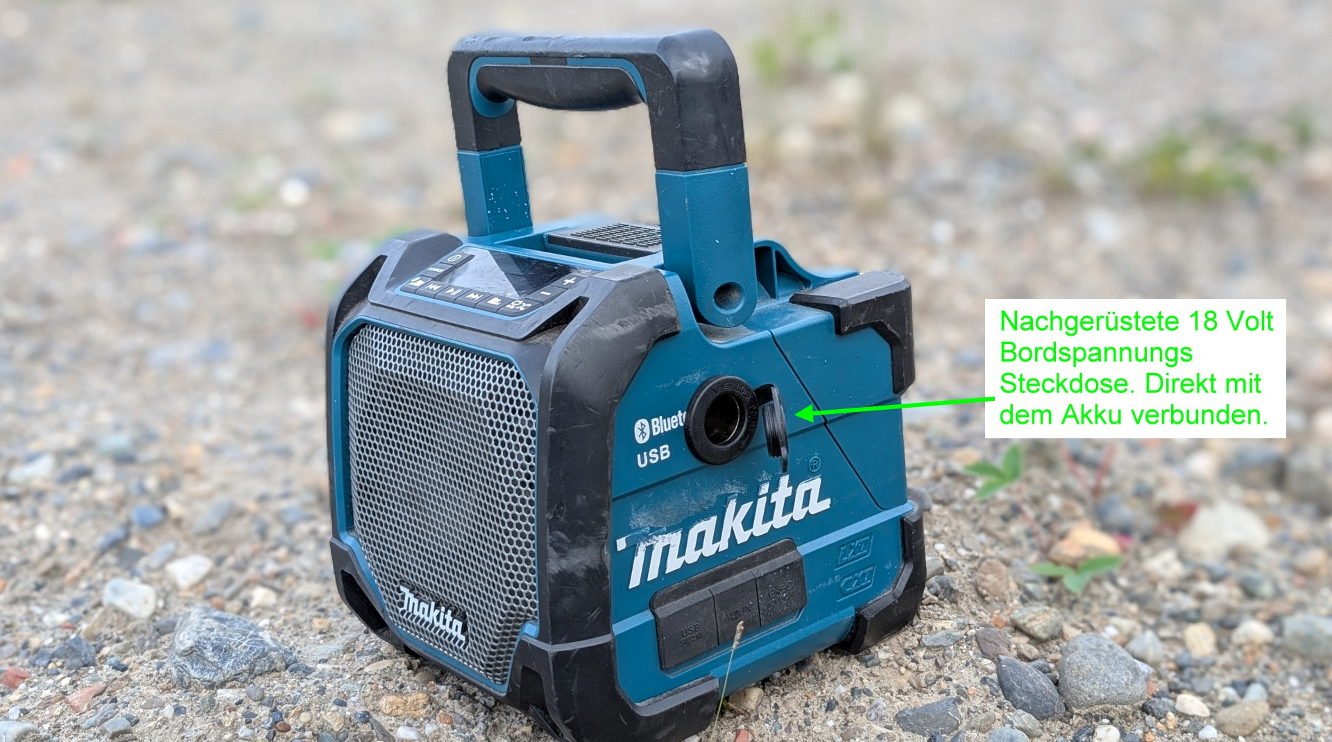 Makita DMR202 Bluetooth Box mit nachgerüsteter Bordspannungs Steckdose