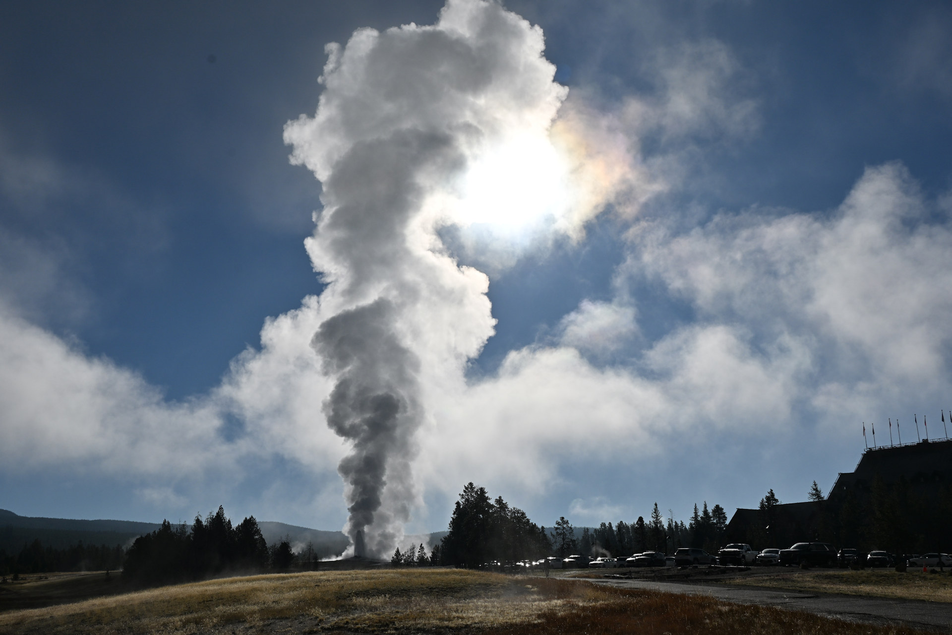 Ausbrechender Geysir im Yellowstone National Park