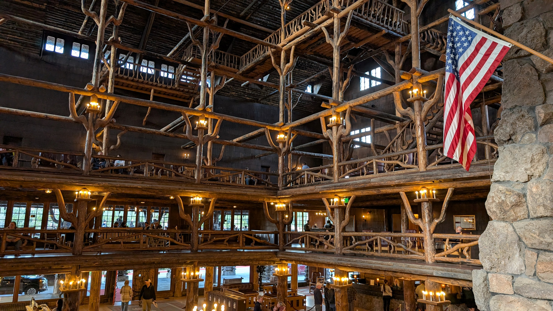 Holzständerwerk vom Old Failthfull Inn Yellowstone Nationalpark 