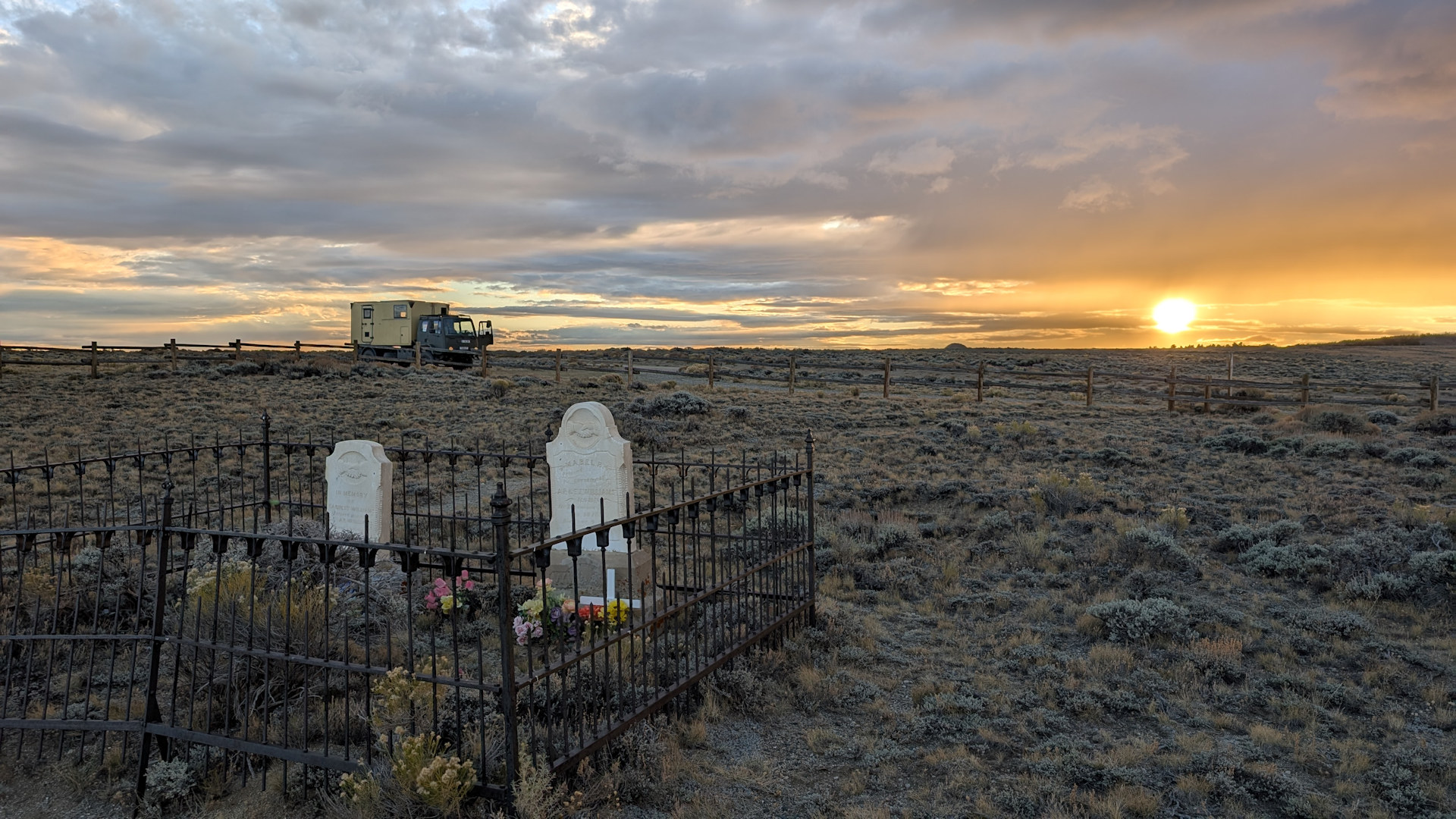 Zwei Grabsteine ausserhalb von South Pass City 