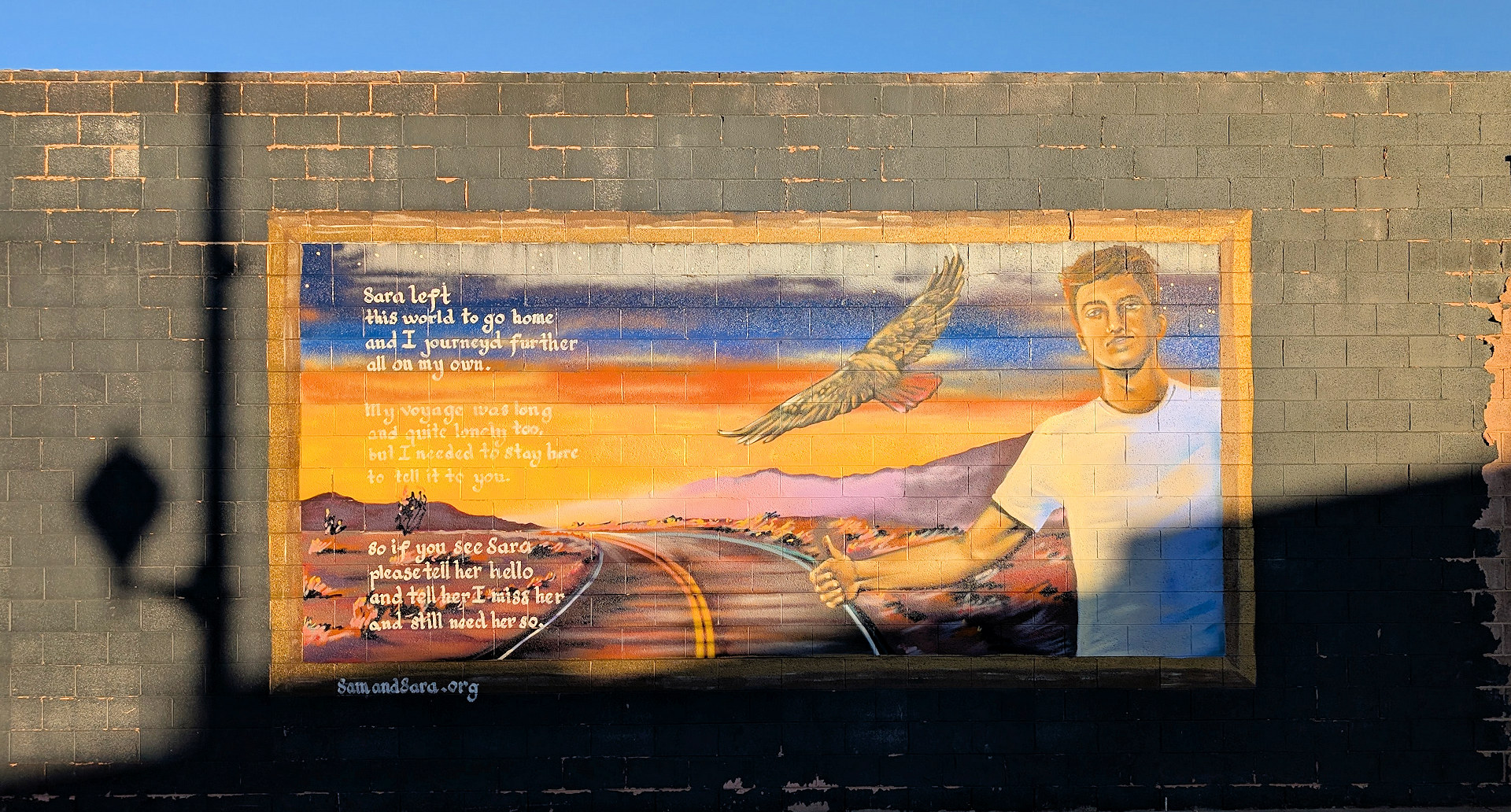 Buntes Wandbild mit Bezug zur Road 66 in Winslow