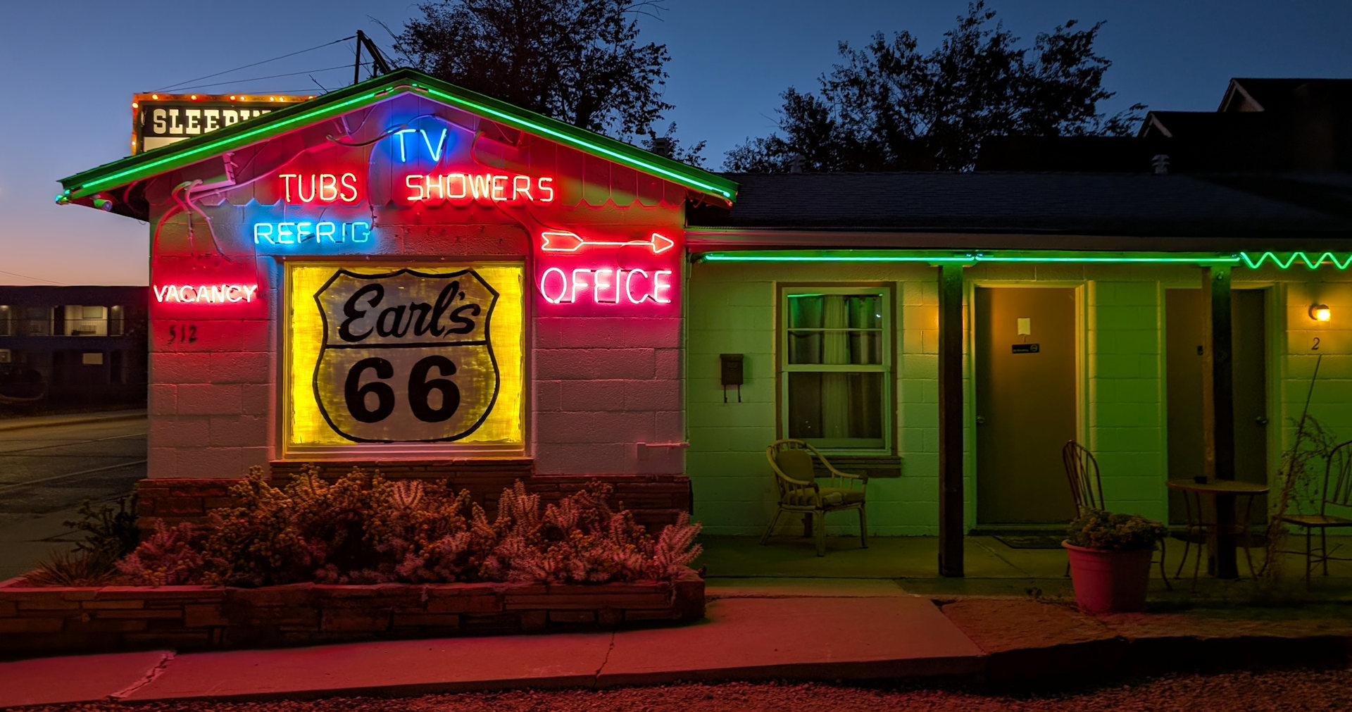Neobeleuchtung vom Earl's 66 Motel in Winslow