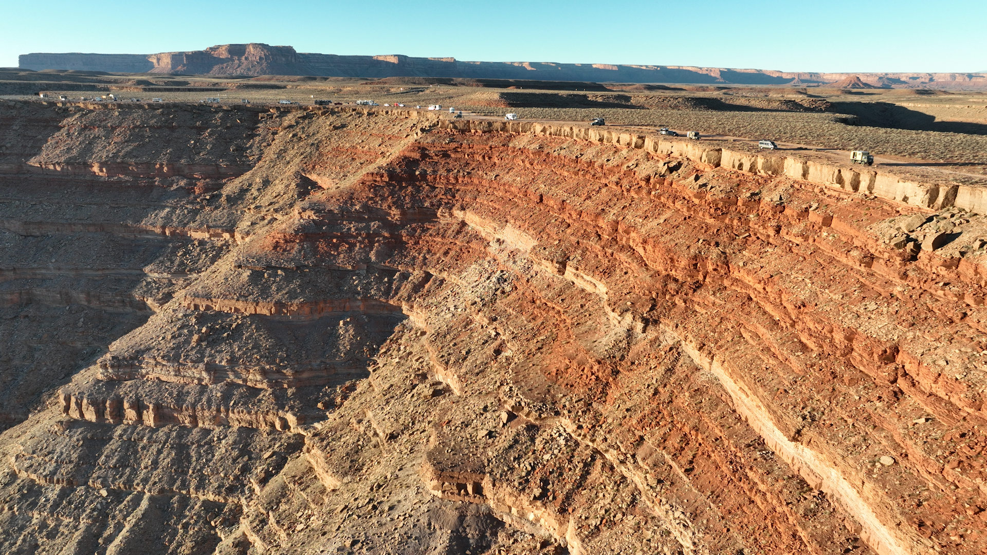 Abbruchkante beim Gooseneck State Park mit Camping Möglichkeit