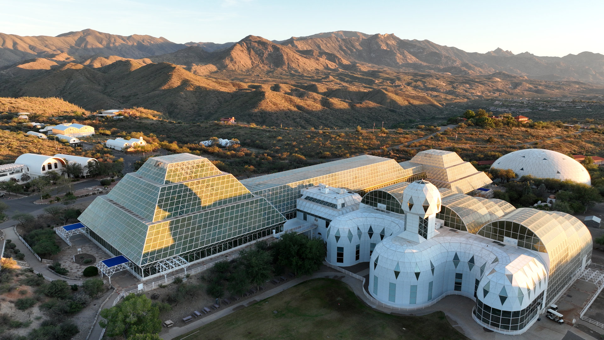 Biosphere 2 Komplex in der Wüste Arizonas bei Oracle 