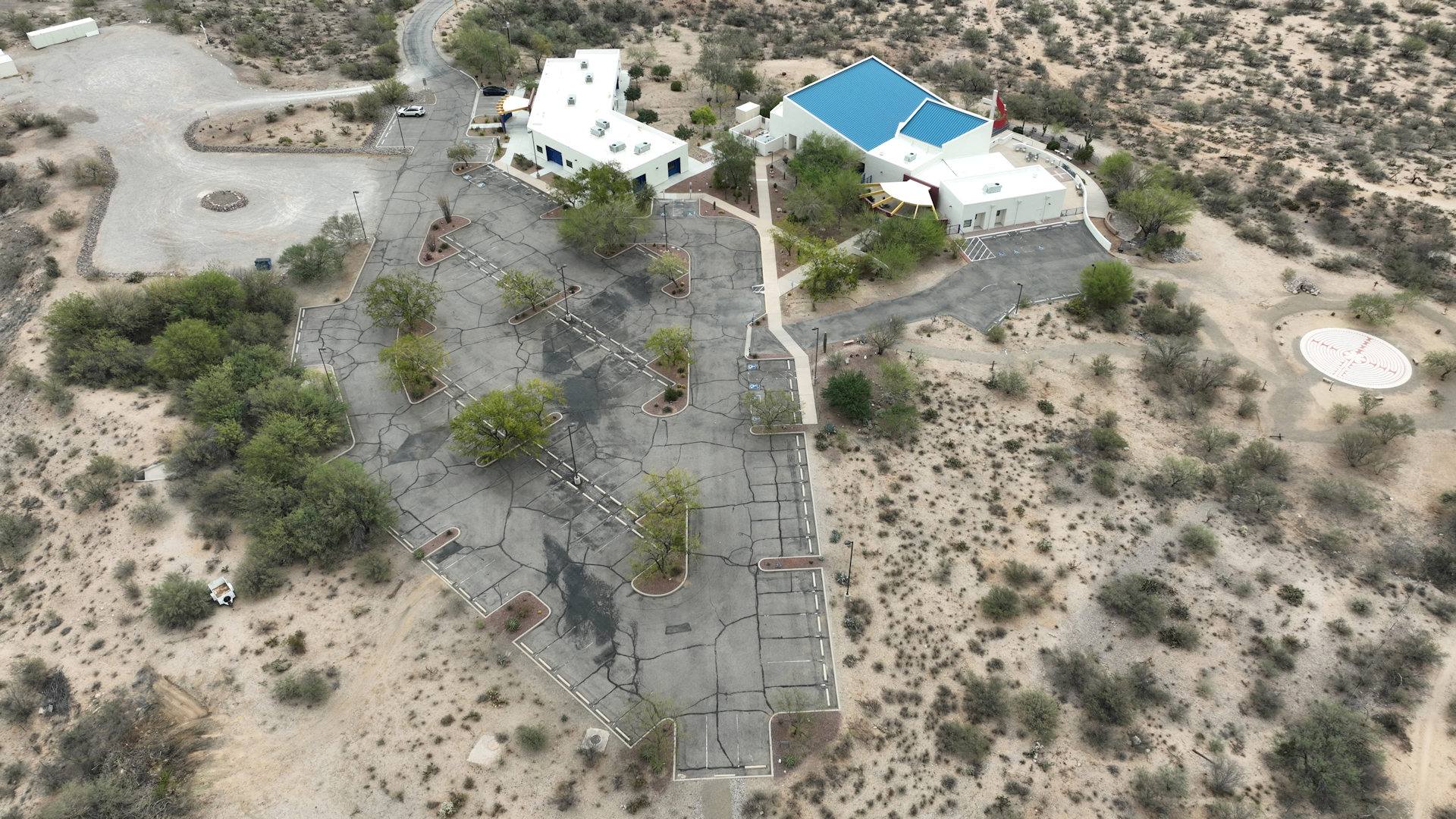 Luftbild der Titan II Site 570-9 mit Kirche 