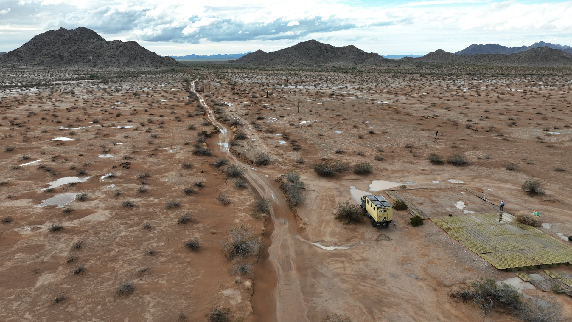 Überschwemmte Sonora Wüste mit vielen Wasser Pfützen 