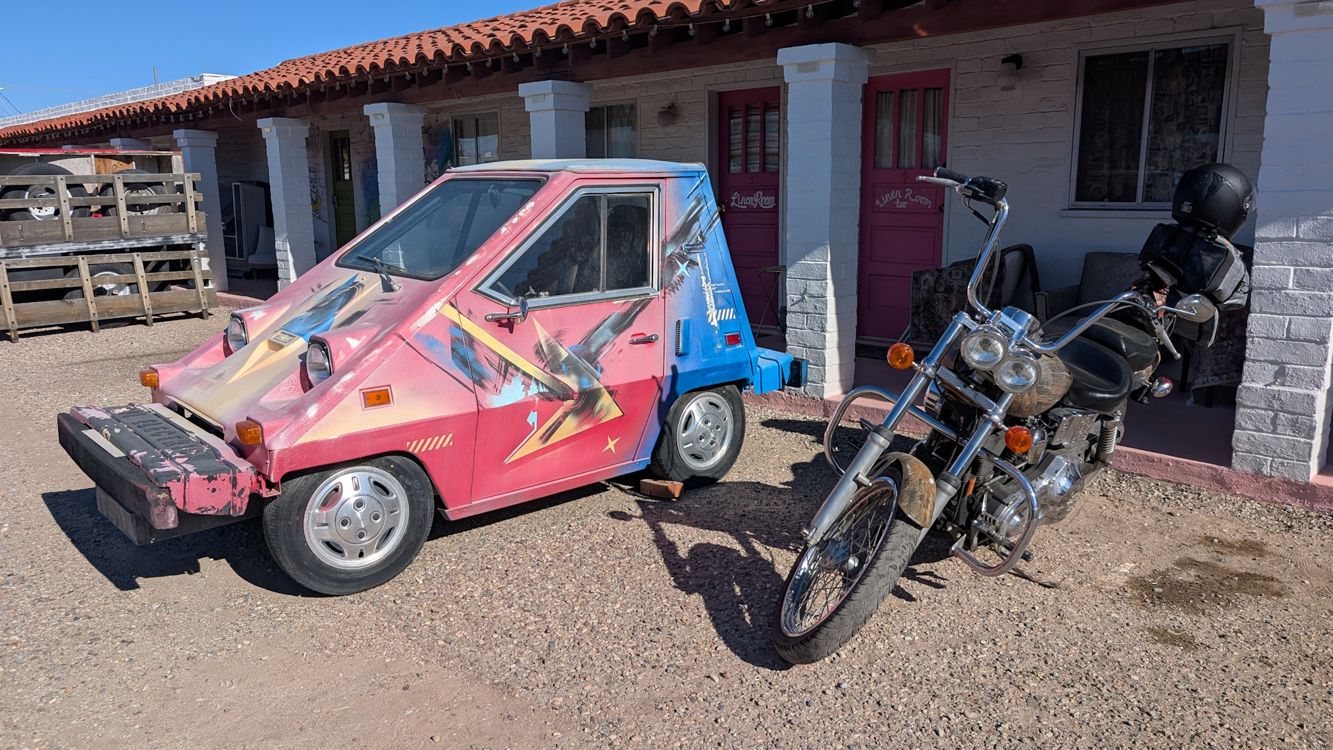 Sebring Vanguard CitiCar im El Pais Motel