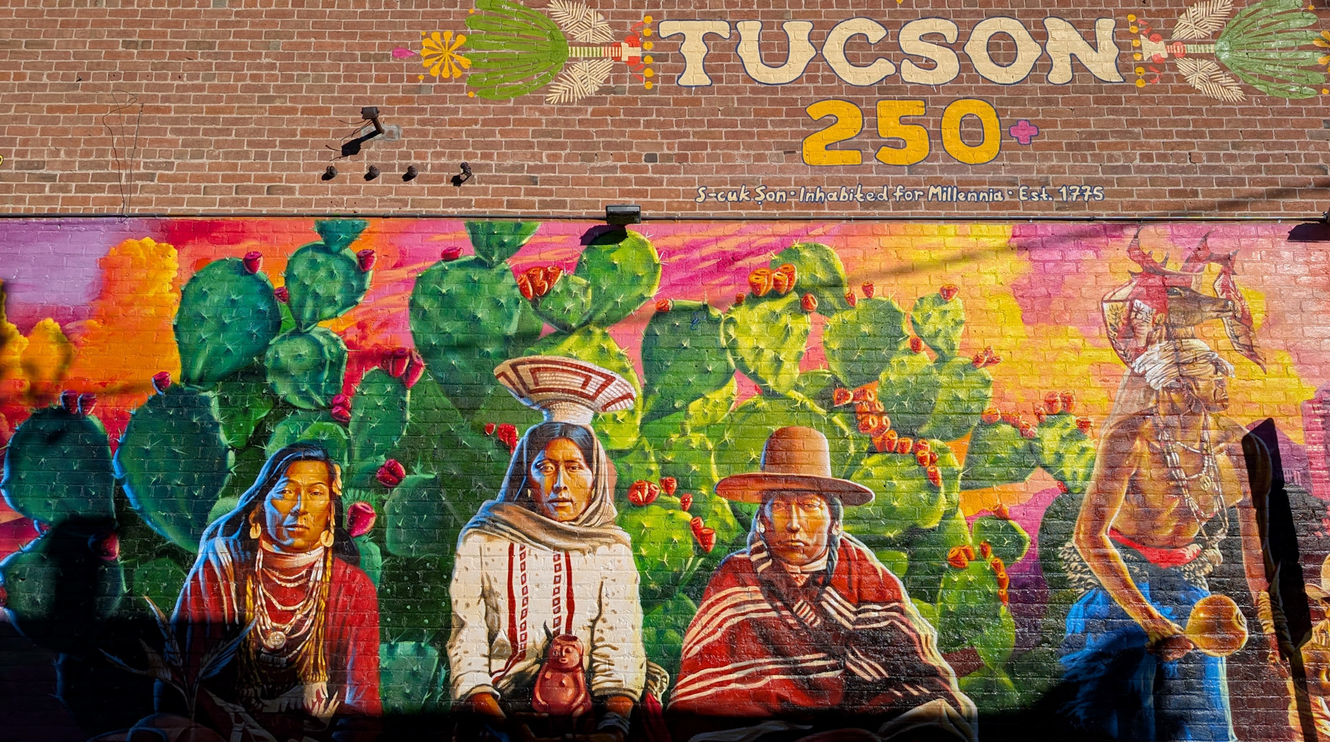 S-cuk Son Wandbild in Tucson mit vier indigenen Personen