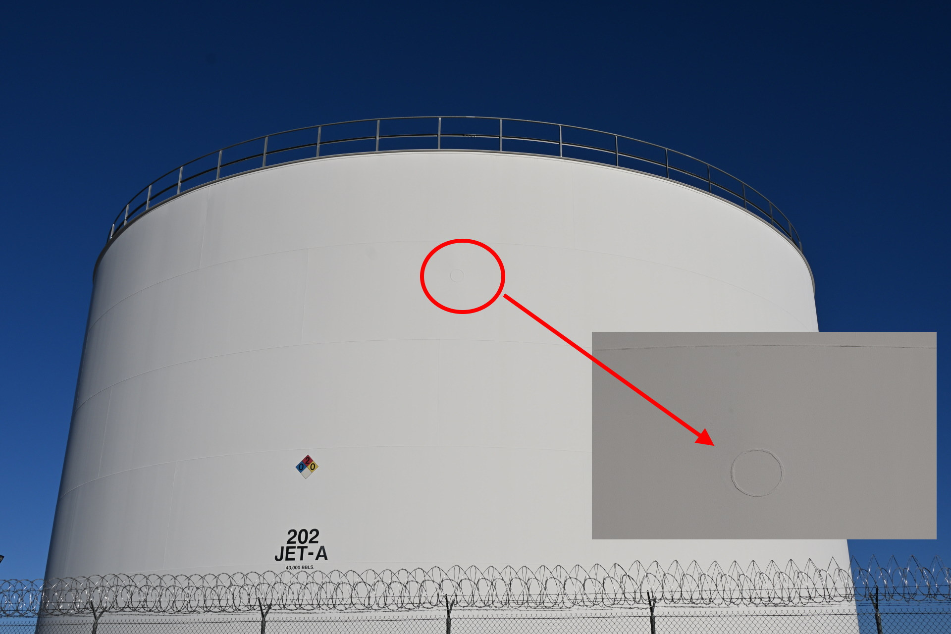 Jet-A Tank Flughafen Las Vegas mit reparierter Einschuss Stelle 