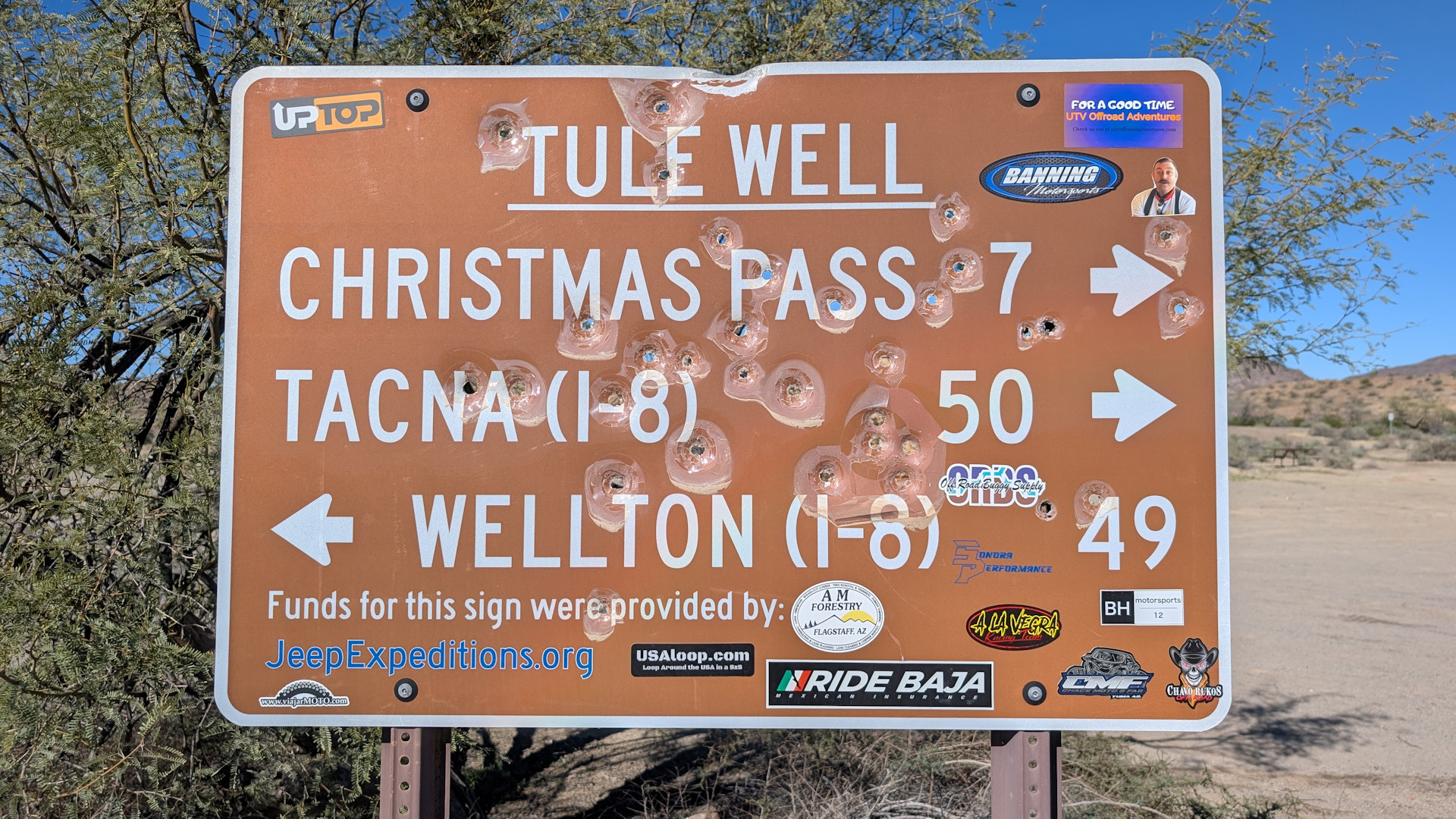 Wegweiser im Tule Well Camp 