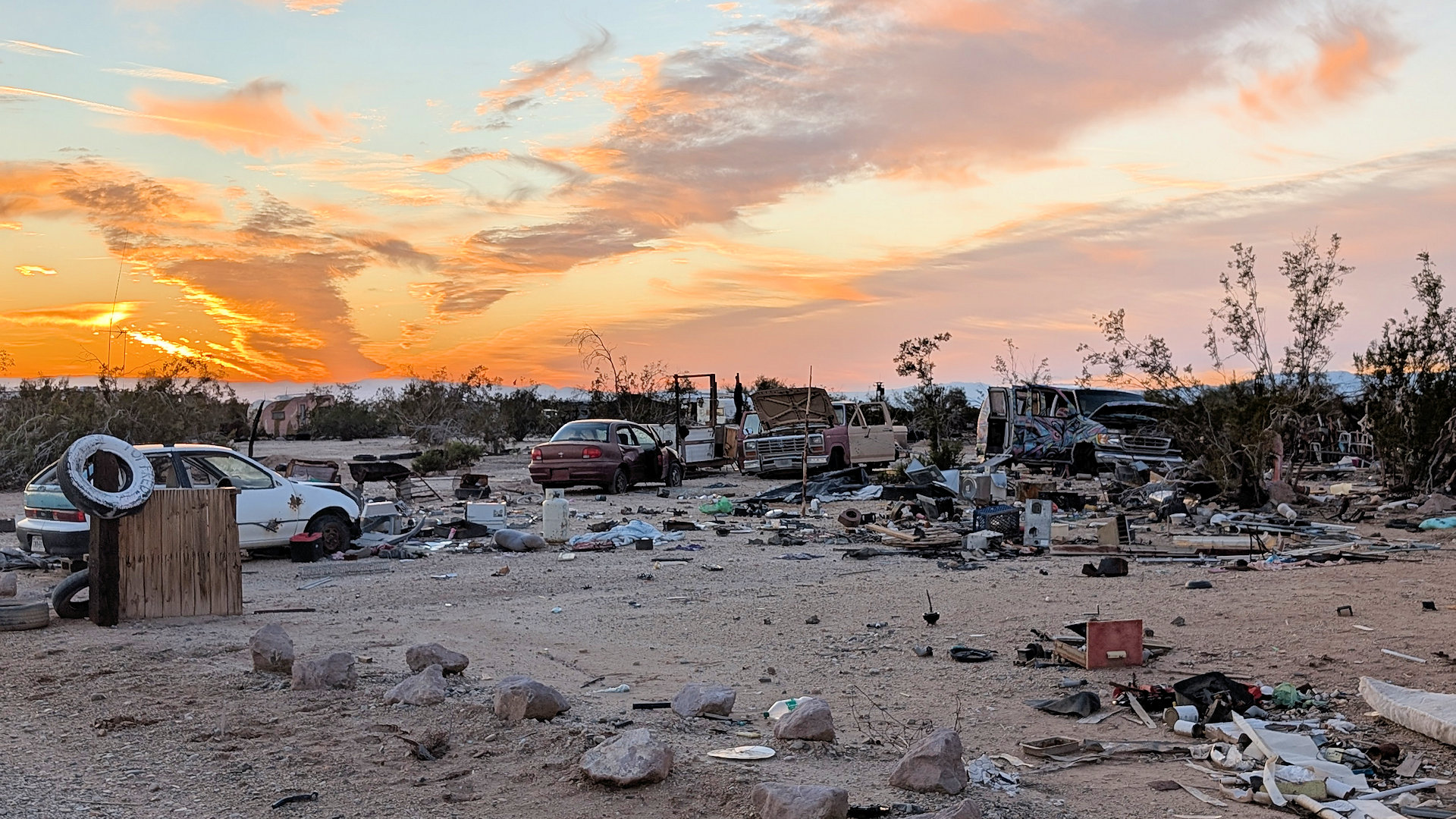 Schrott in der Wüste in Slab City