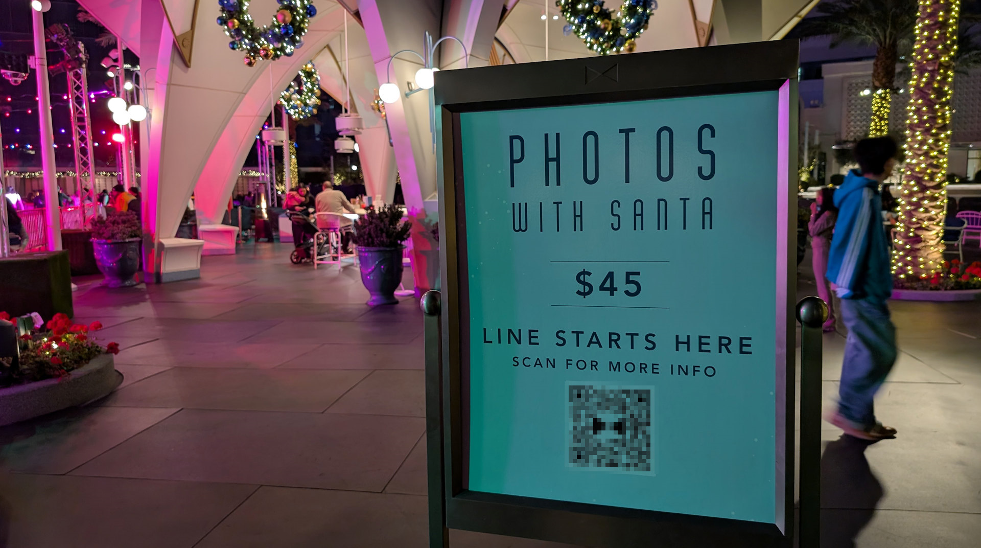 Werbeschild für ein Foto mit dem Weihnachtsmann für 45$