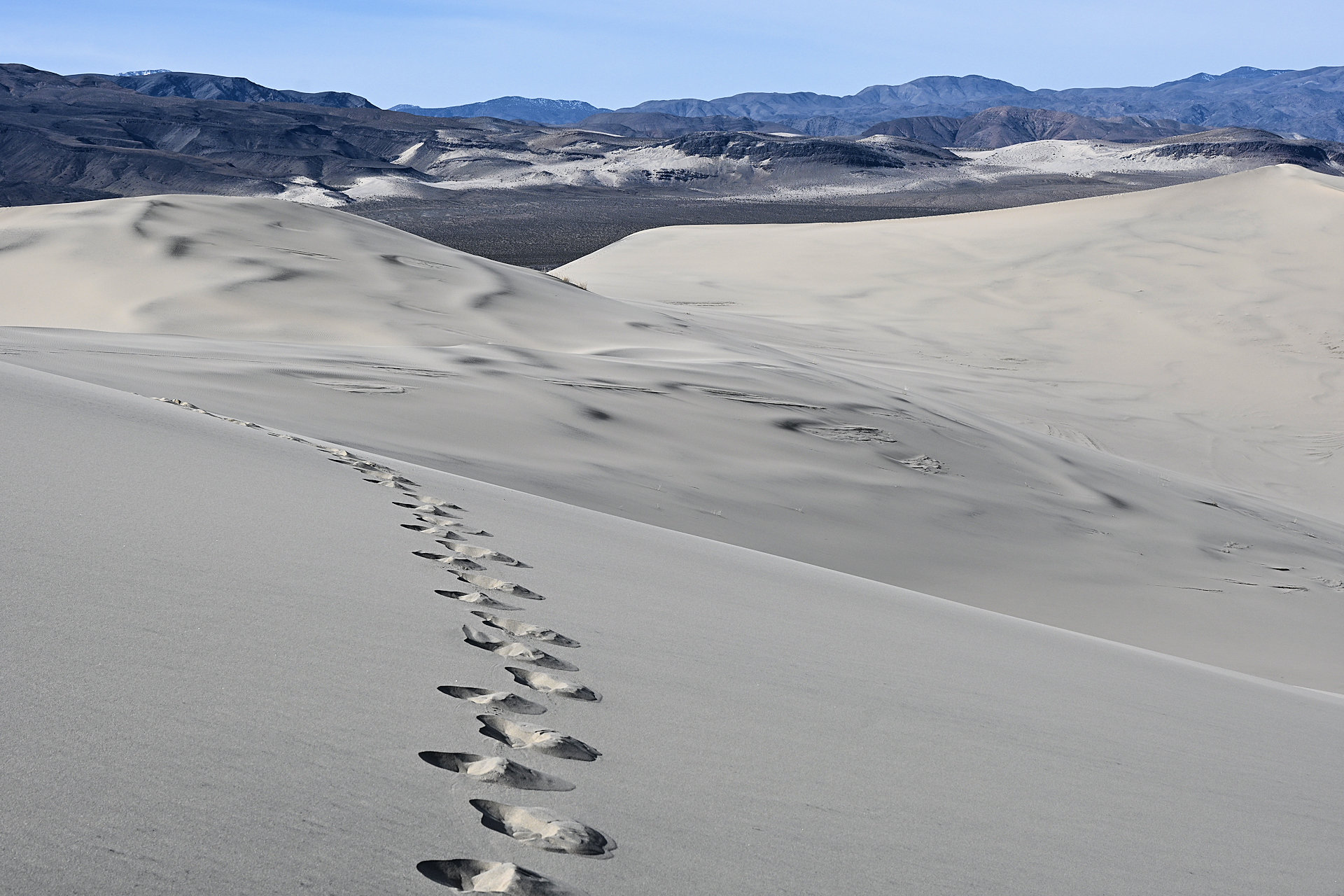 Fuss Spuren in den Eureka Dunes im Death Valley Nationalpark