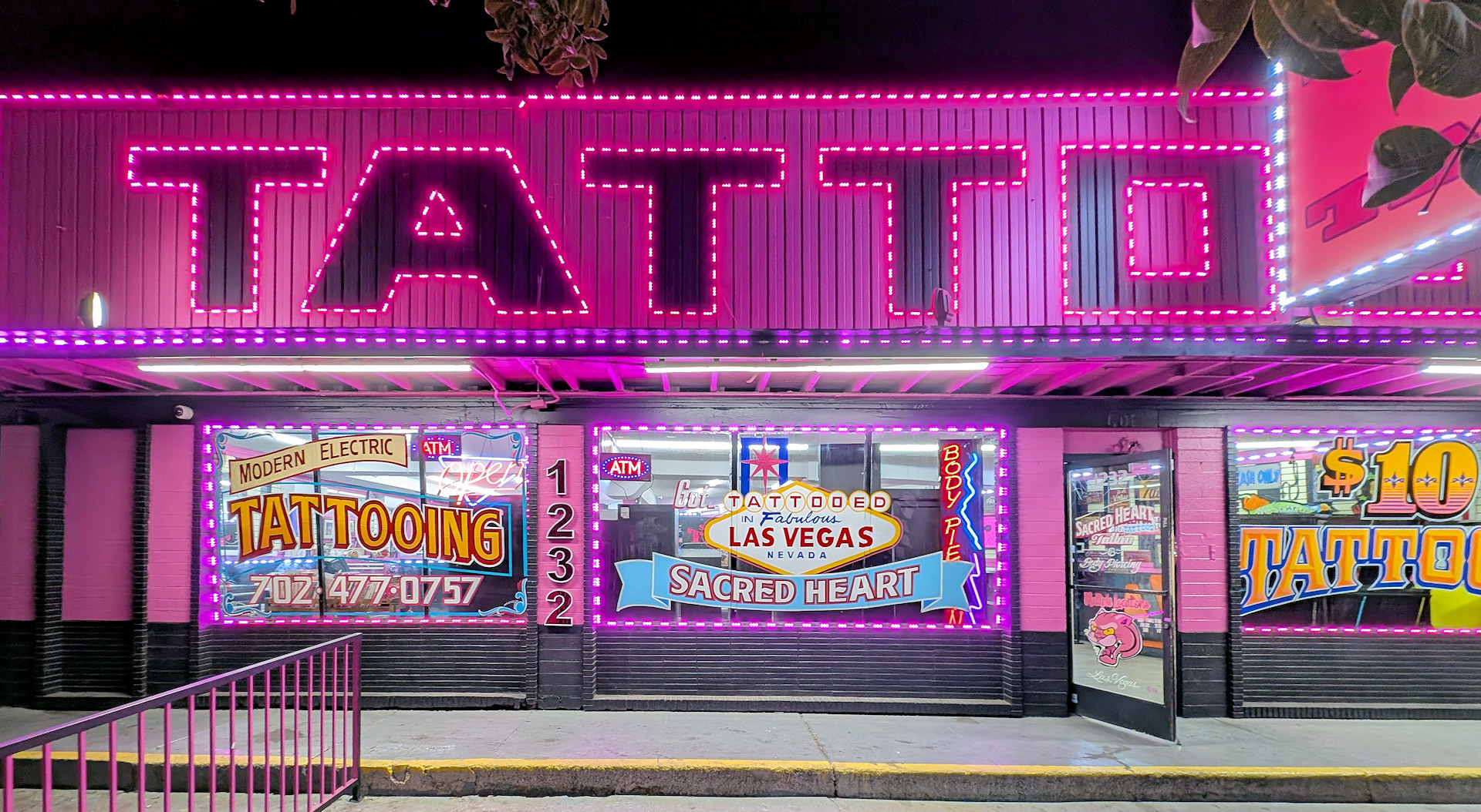 Leuchtanzeige von einem Tattoo Laden in Las Vegas