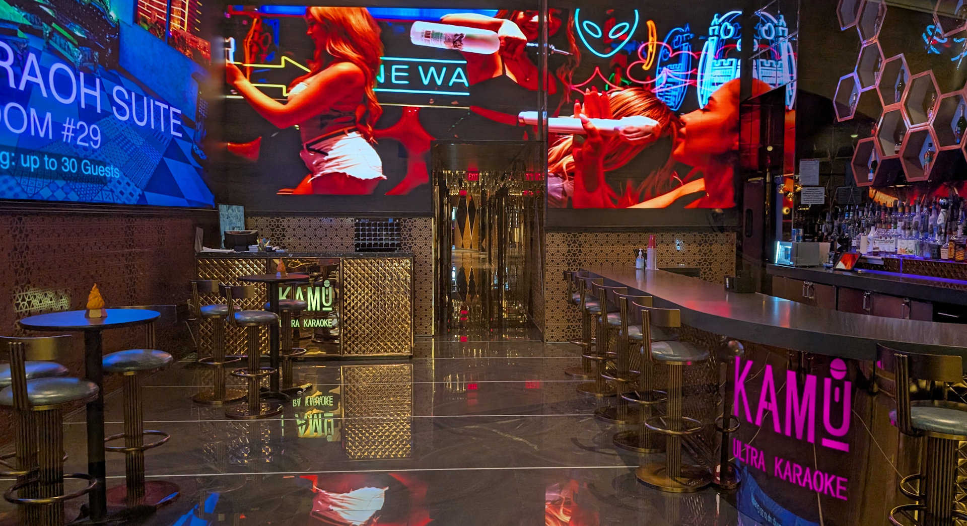 Karaoke Bar ohne Besucher 