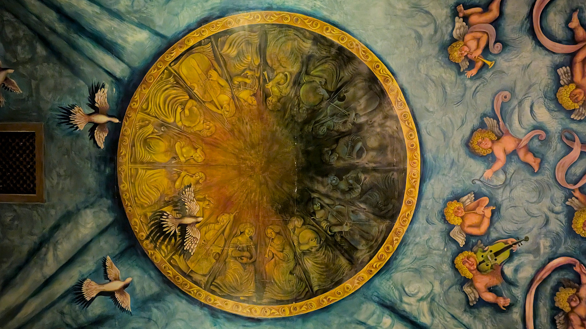 Deckenfesko im Amargosa Opera House Death Valley Junction mit drei Friedenstauben