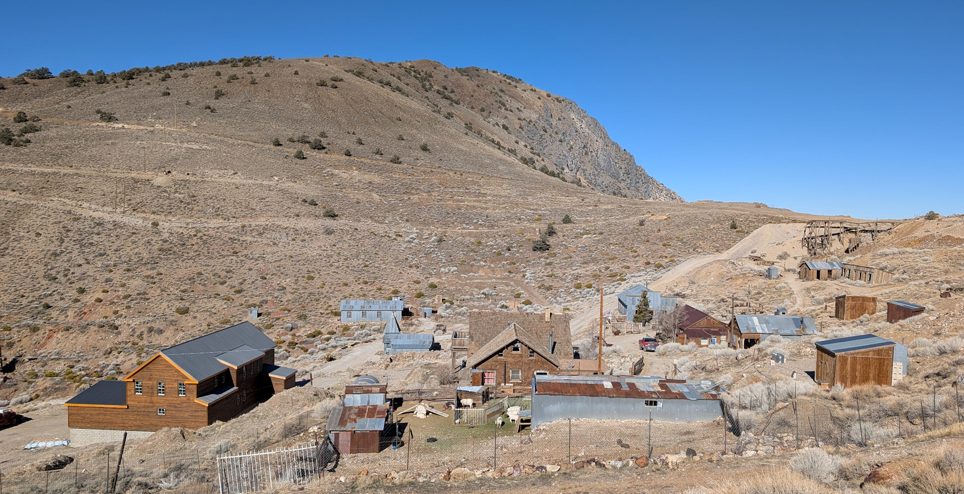 Die Minen Siedlung Cerro Gordo in den Inyo Mountains auf 2600 Metern Höhe