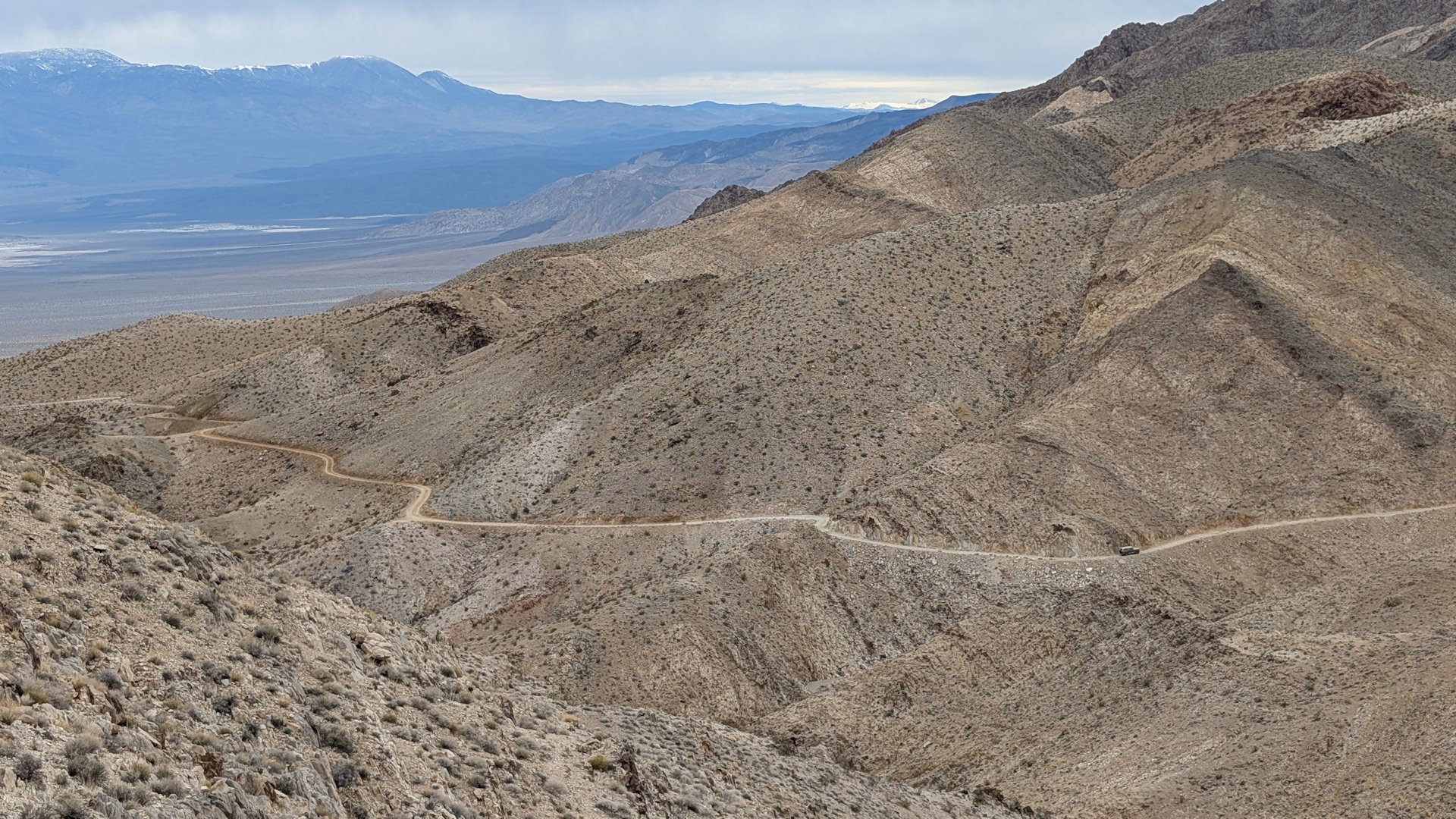Piste vom Lippincott Pass in den Bergen vom Death Valley